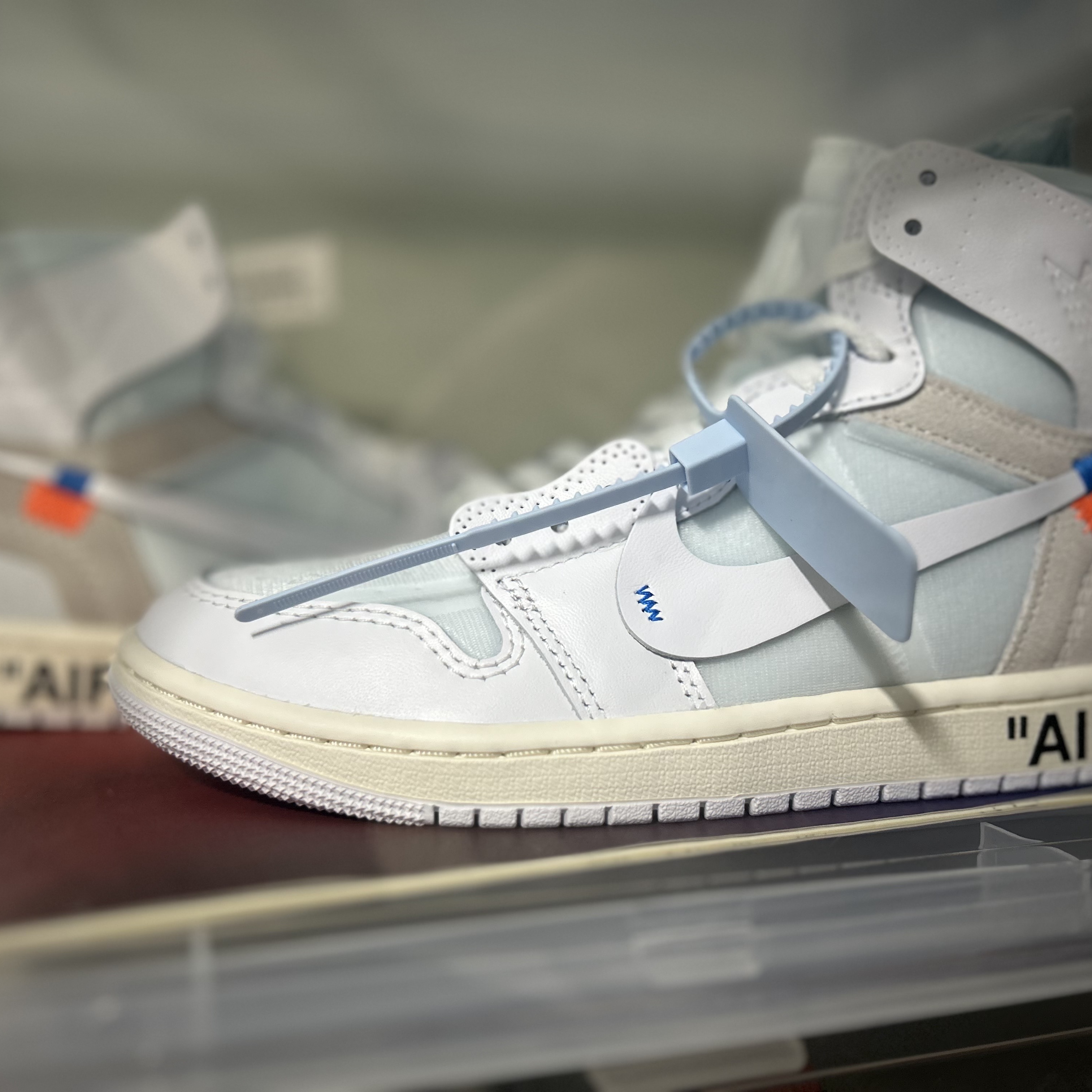 Jordan 1 x Virgil Abloh Archive Retro High Alaska White 착용 스타일 - 4