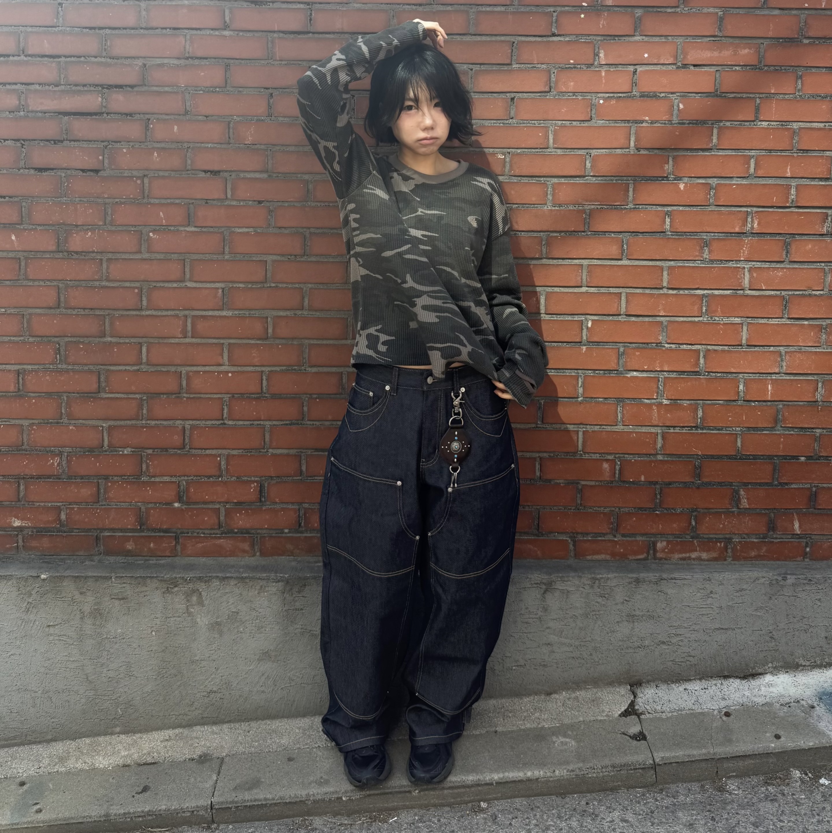 SLOW RECORD HOUSE Fingerhole Crop Long Camo Khaki 착용 스타일 - 1