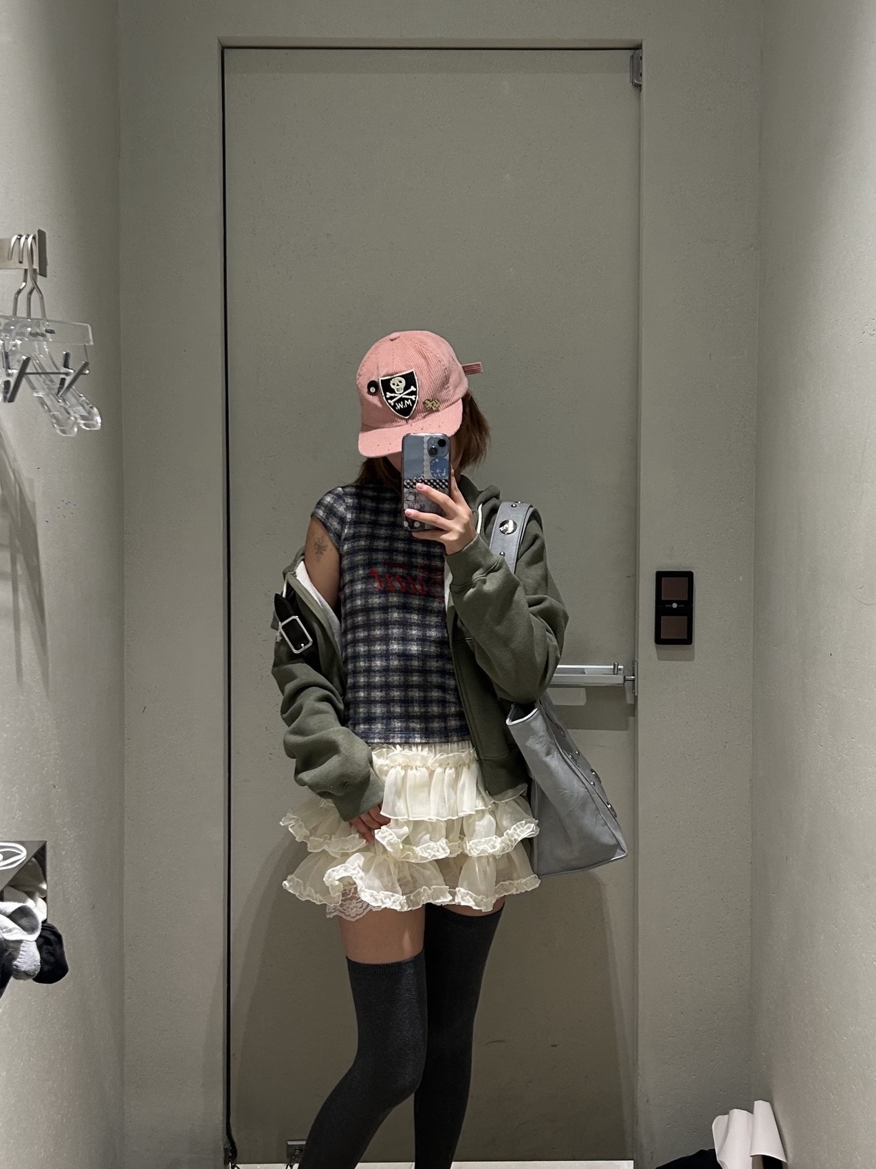 Avavav Women T-Shirt Checked Blue - 25FW, MadeWorn M.W. Pink - 26SS 착용 스타일 - 1