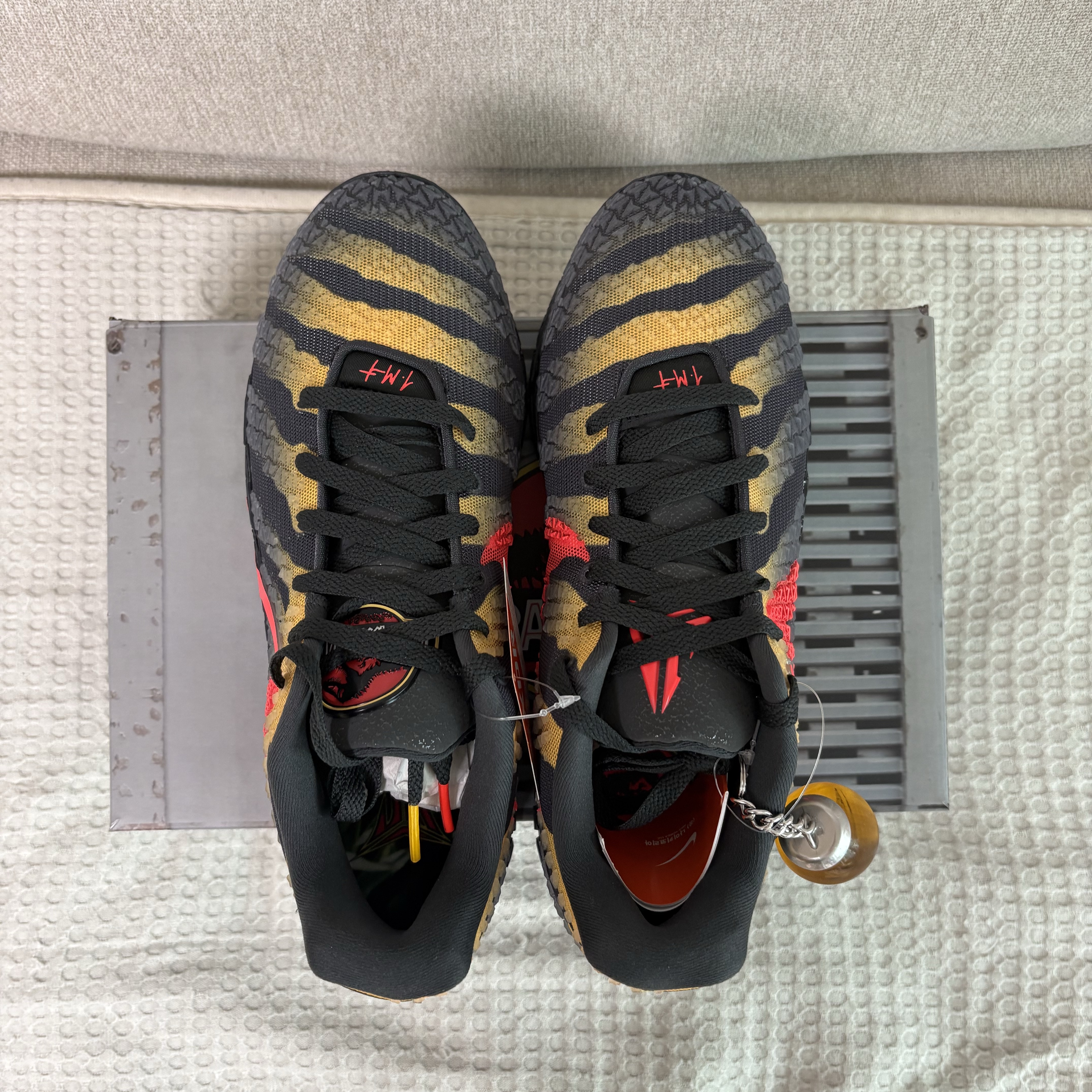 Nike x Jurassic Park Ja 3 EP Anthracite Bright Crimson 착용 스타일 - 6