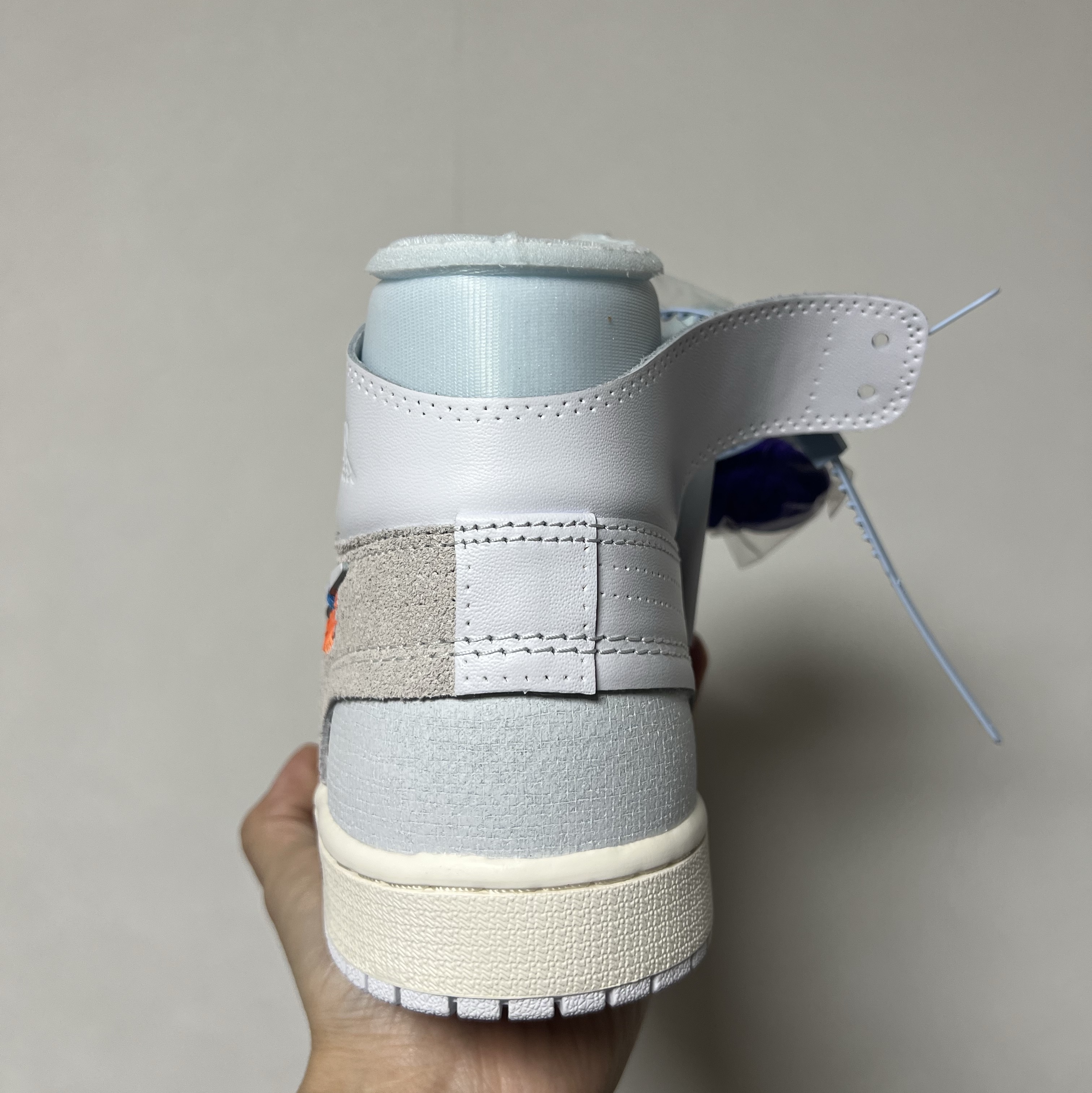 Jordan 1 x Virgil Abloh Archive Retro High Alaska White 착용 스타일 - 3