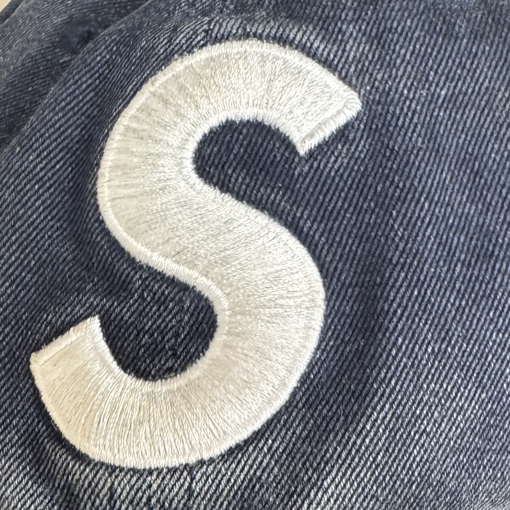 Supreme Pigment Coated S Logo 6-Panel Navy - 26SS 착용 스타일