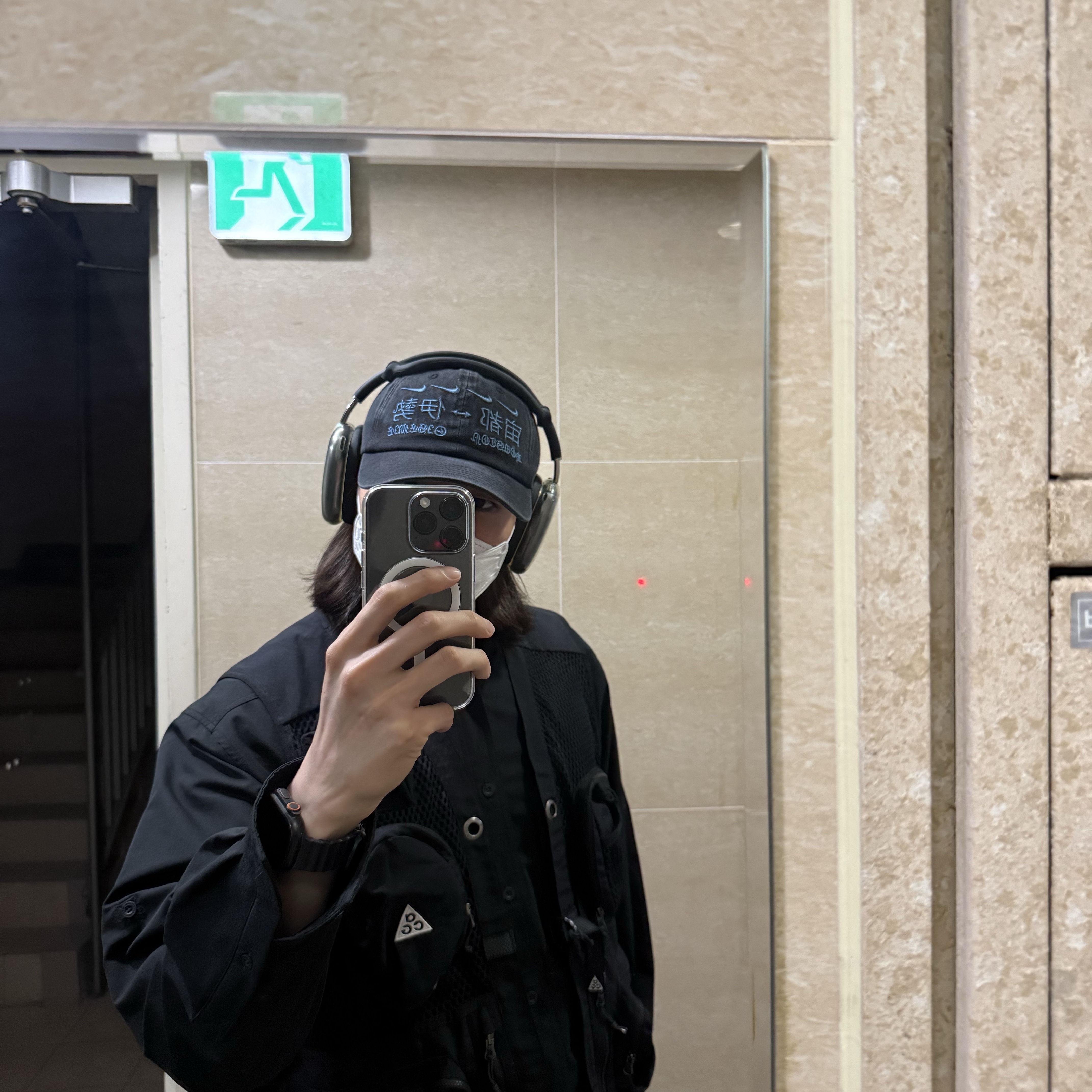 Travis Scott Cactus Jack x Fragment x Nike Houston To Ise Mie Hat Black, Nike ACG Dri-Fit UV Devastation Trail Shirt Black Summit White - Asia 착용 스타일
