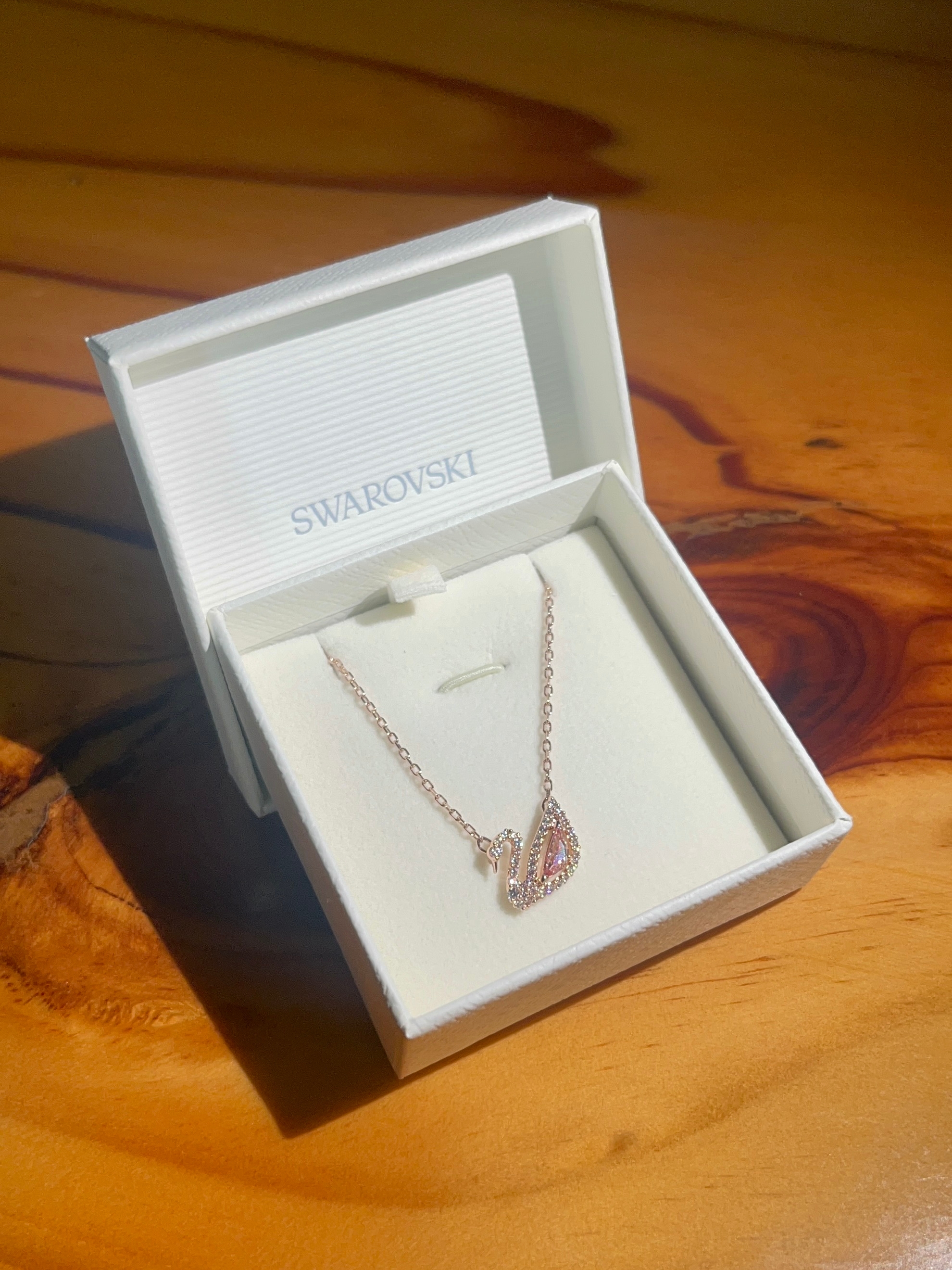 (W) Swarovski Dazzling Swan Necklace Pink Rose Gold Plated 착용 스타일
