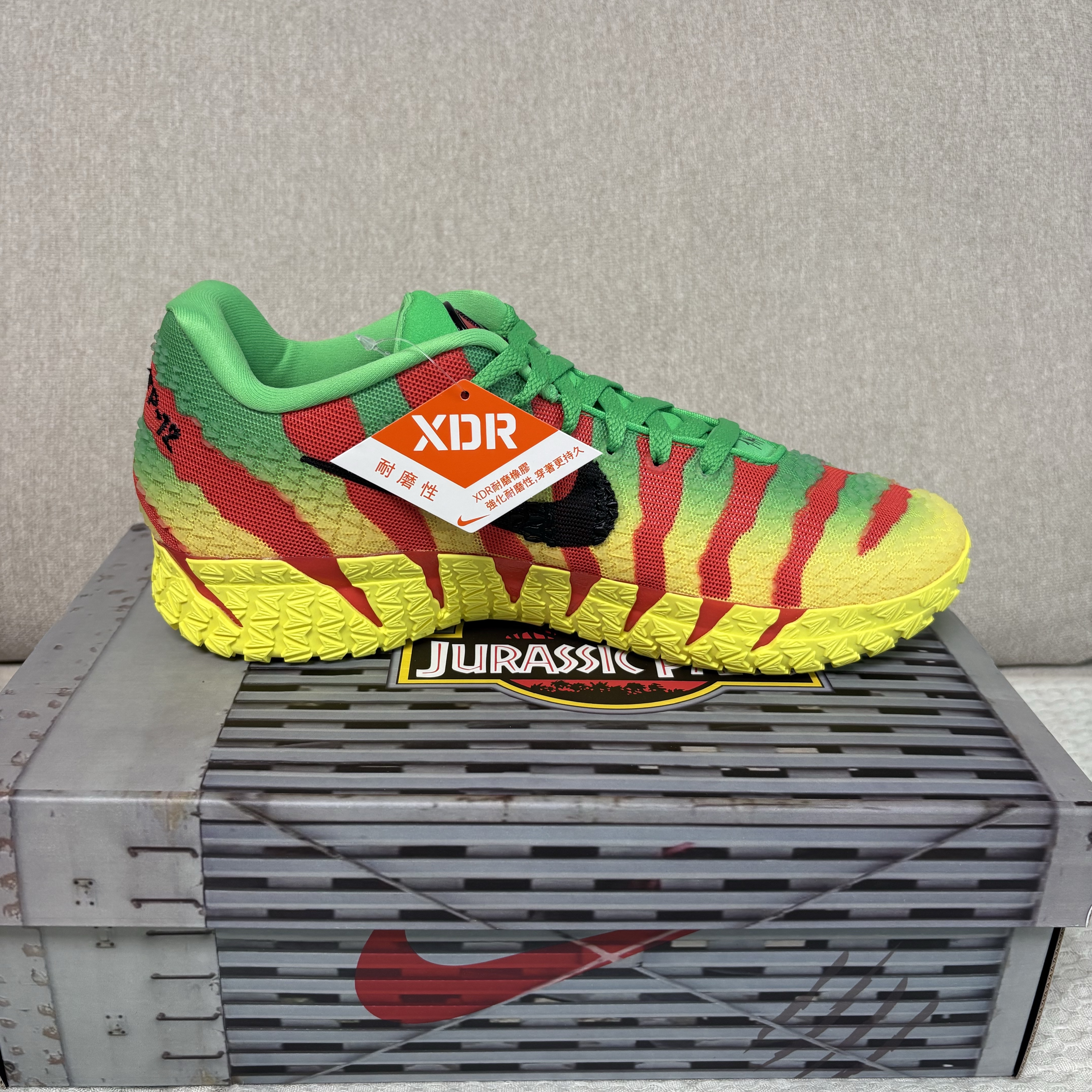 Nike x Jurassic Park Ja 3 EP  Green Spark University Red 착용 스타일 - 3
