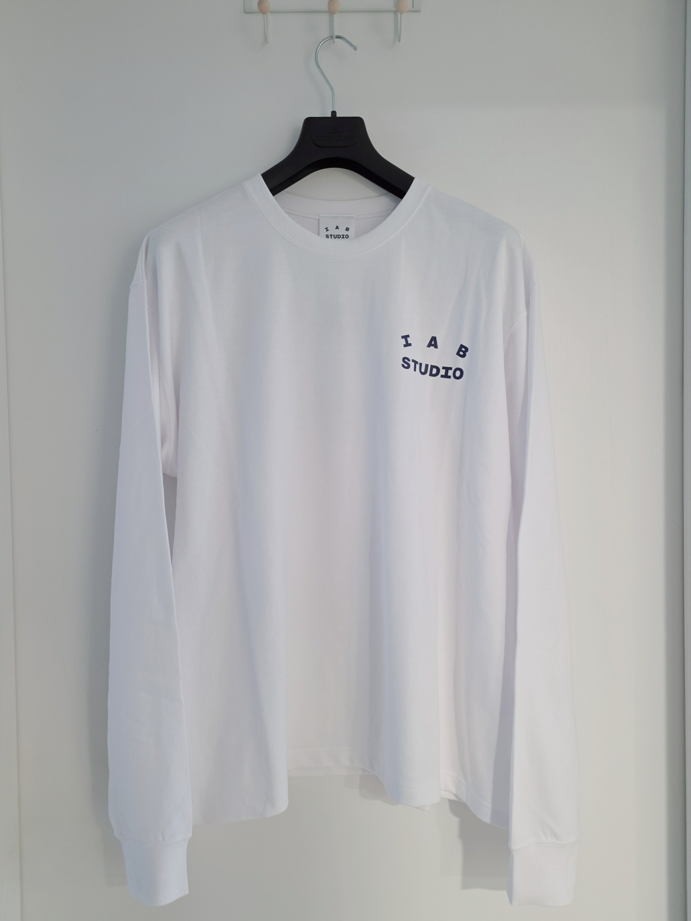 IAB Studio IAB Long Sleeve White 착용 스타일 - 2