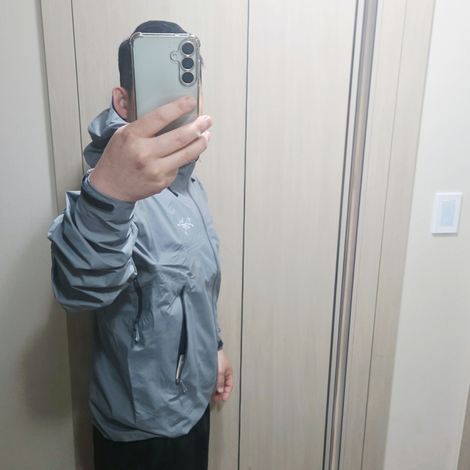 Arc'teryx Beta SL Jacket Void 착용 스타일 - 1