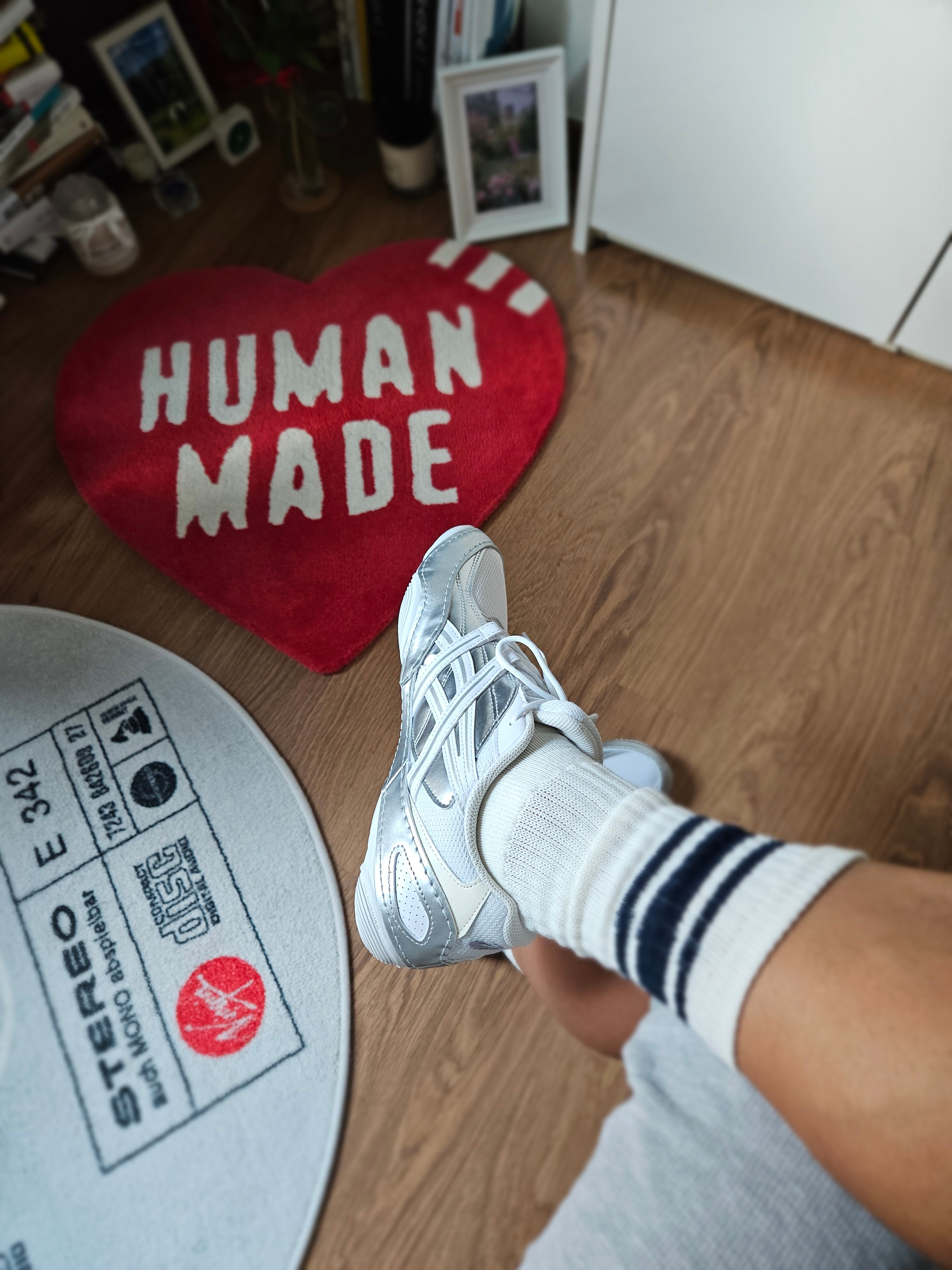 [KREAM 단독] runwhither 3inch Shorts Cream, Asics Hypersync White Pure Silver 착용 스타일 - 4