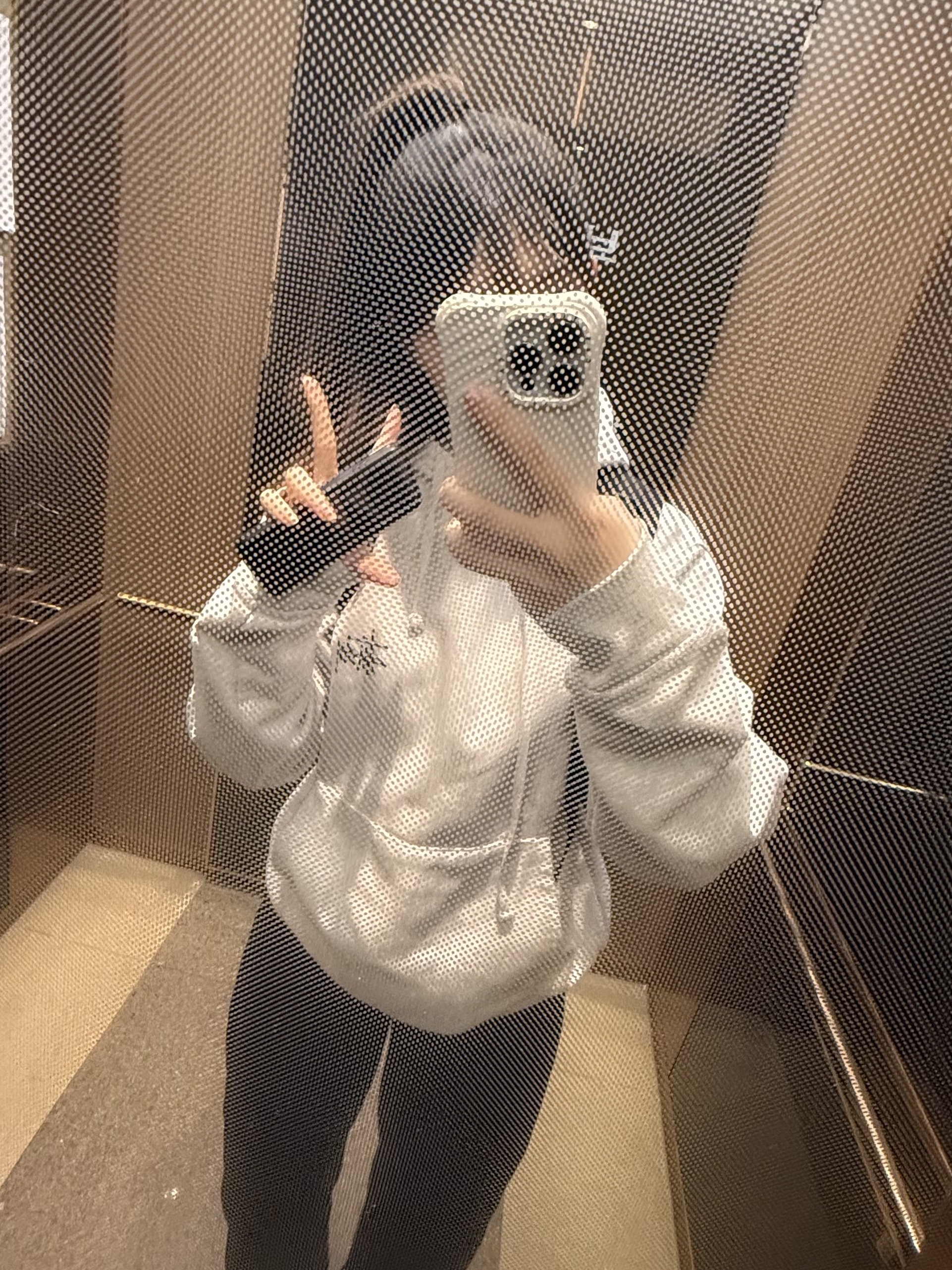 Stussy Basic Stussy Hoodie Ash Heather, Casetify iPhone MagSafe Ripple Case White 착용 스타일