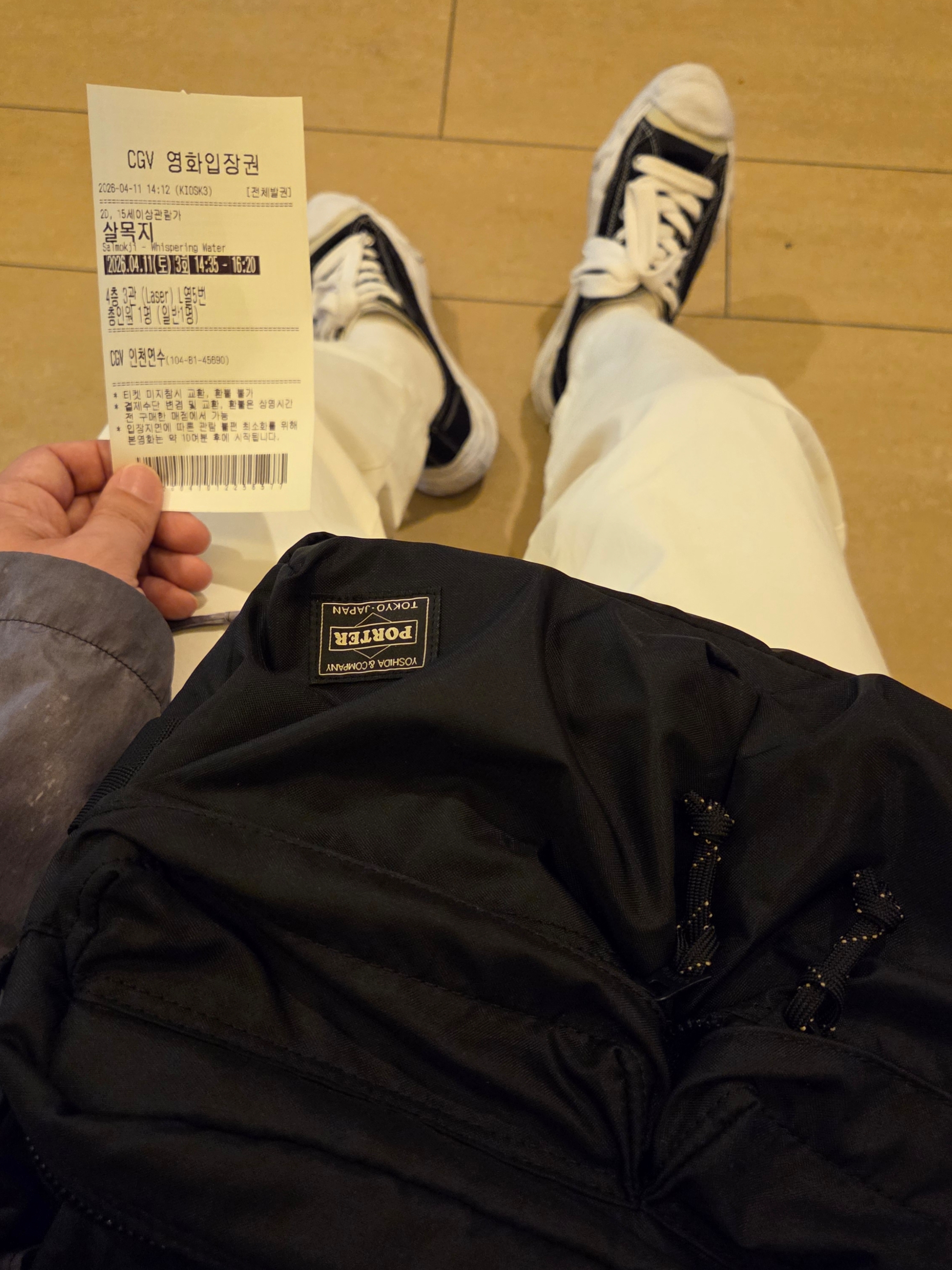 Porter Force Shoulder Bag S Black, Maison Mihara Yasuhiro Hank OG Sole Canvas Low-top Sneakers Black 착용 스타일