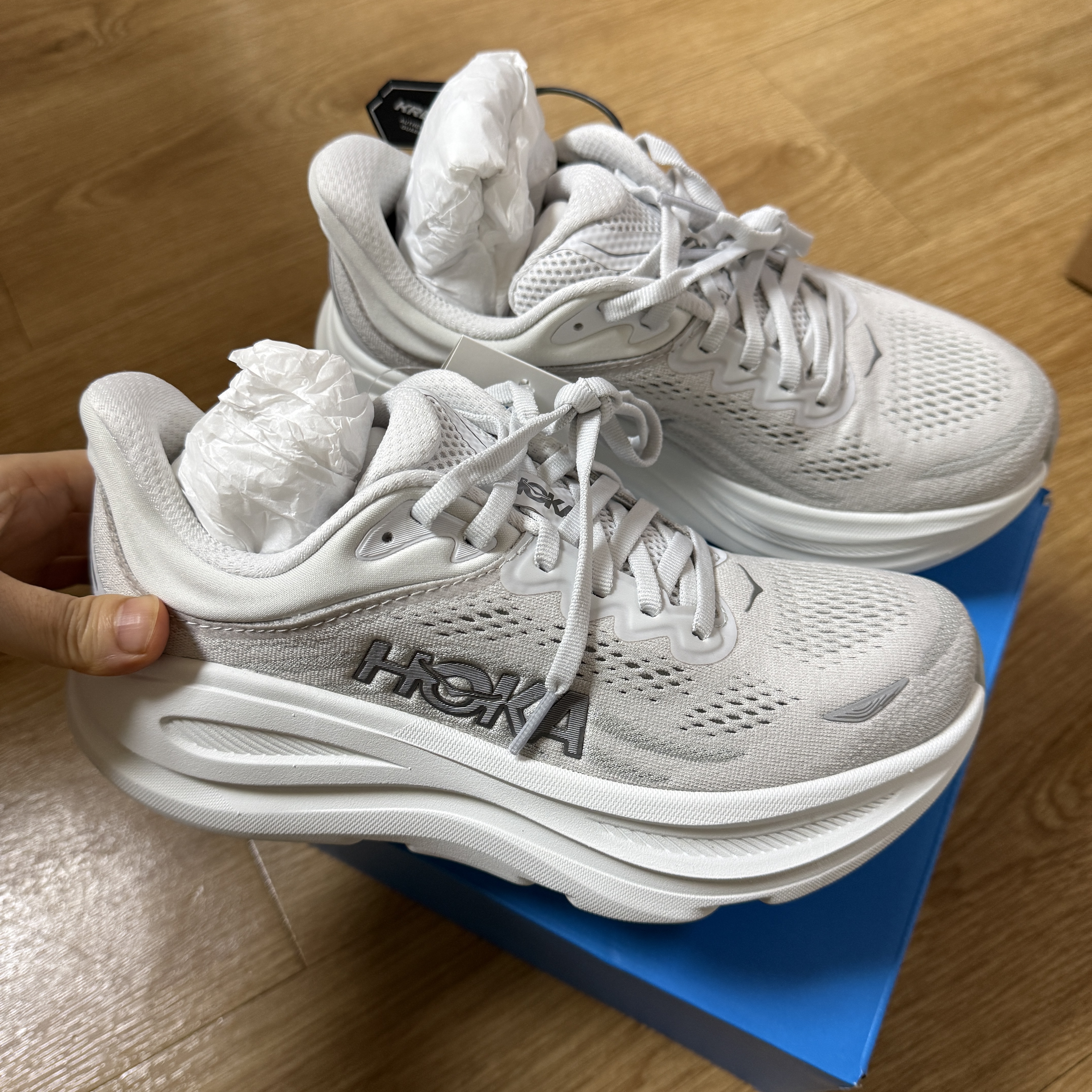 (W) Hoka Bondi 9 Stardust Silver - Wide 착용 스타일