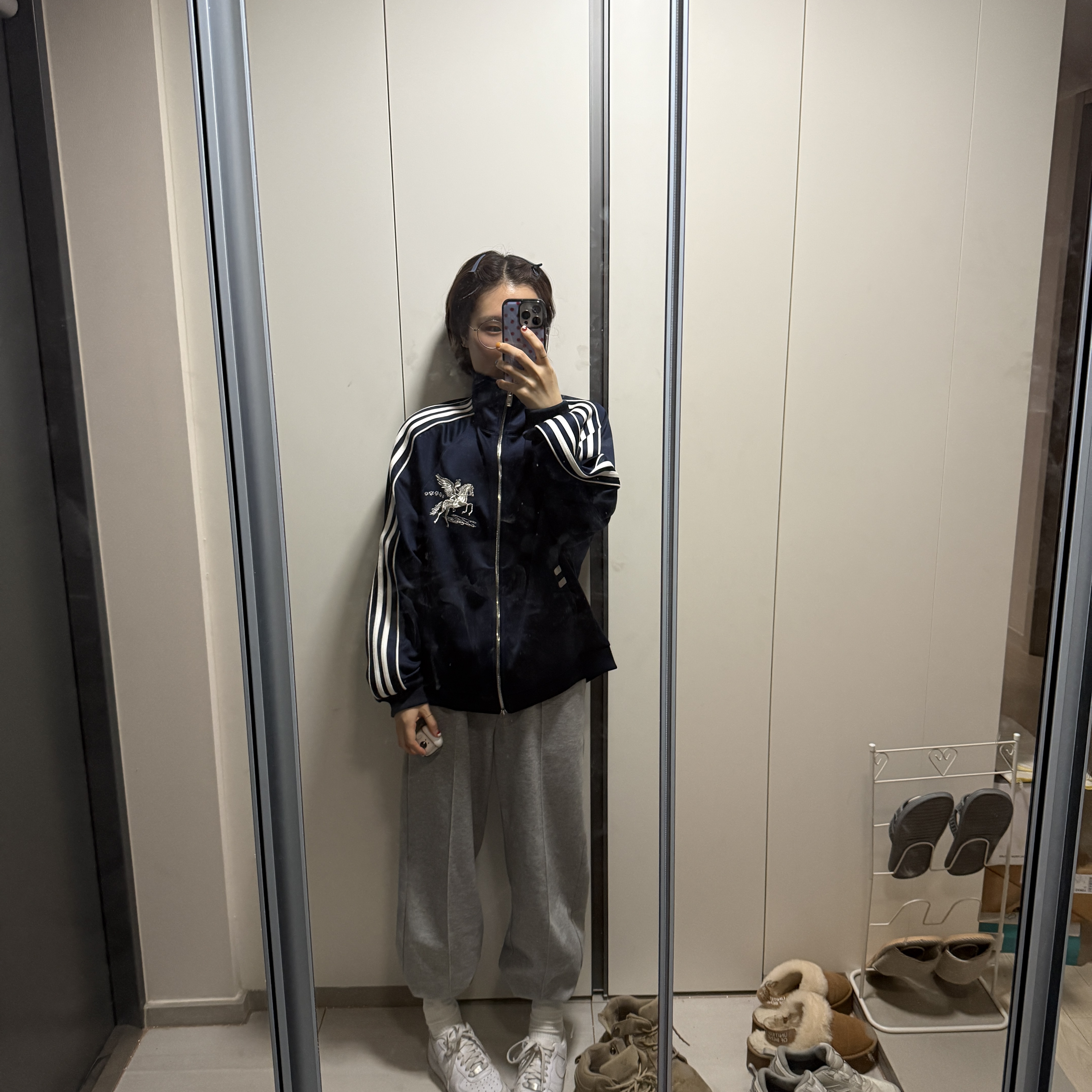 PACOSPLY Falling Angel Sports Jacket Navy 착용 스타일