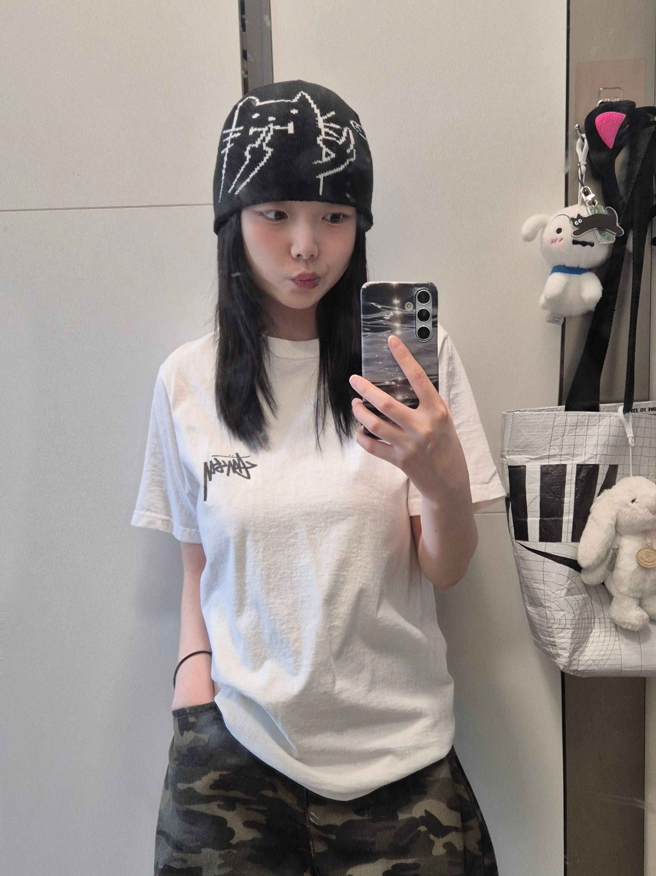 Stussy Cherries T-Shirt White 착용 스타일 - 1