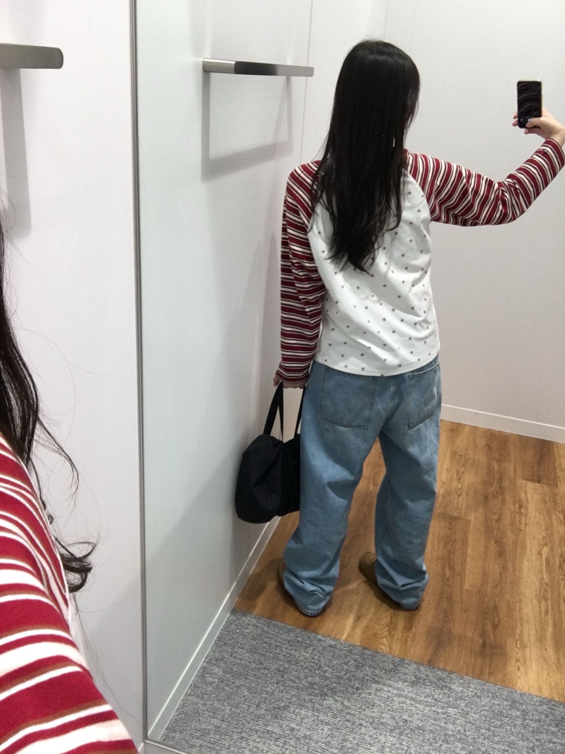 CAVISH Striped Star Raglan LS Tee White, (W) Uniqlo x JW Anderson Baggy Jeans Blue 착용 스타일