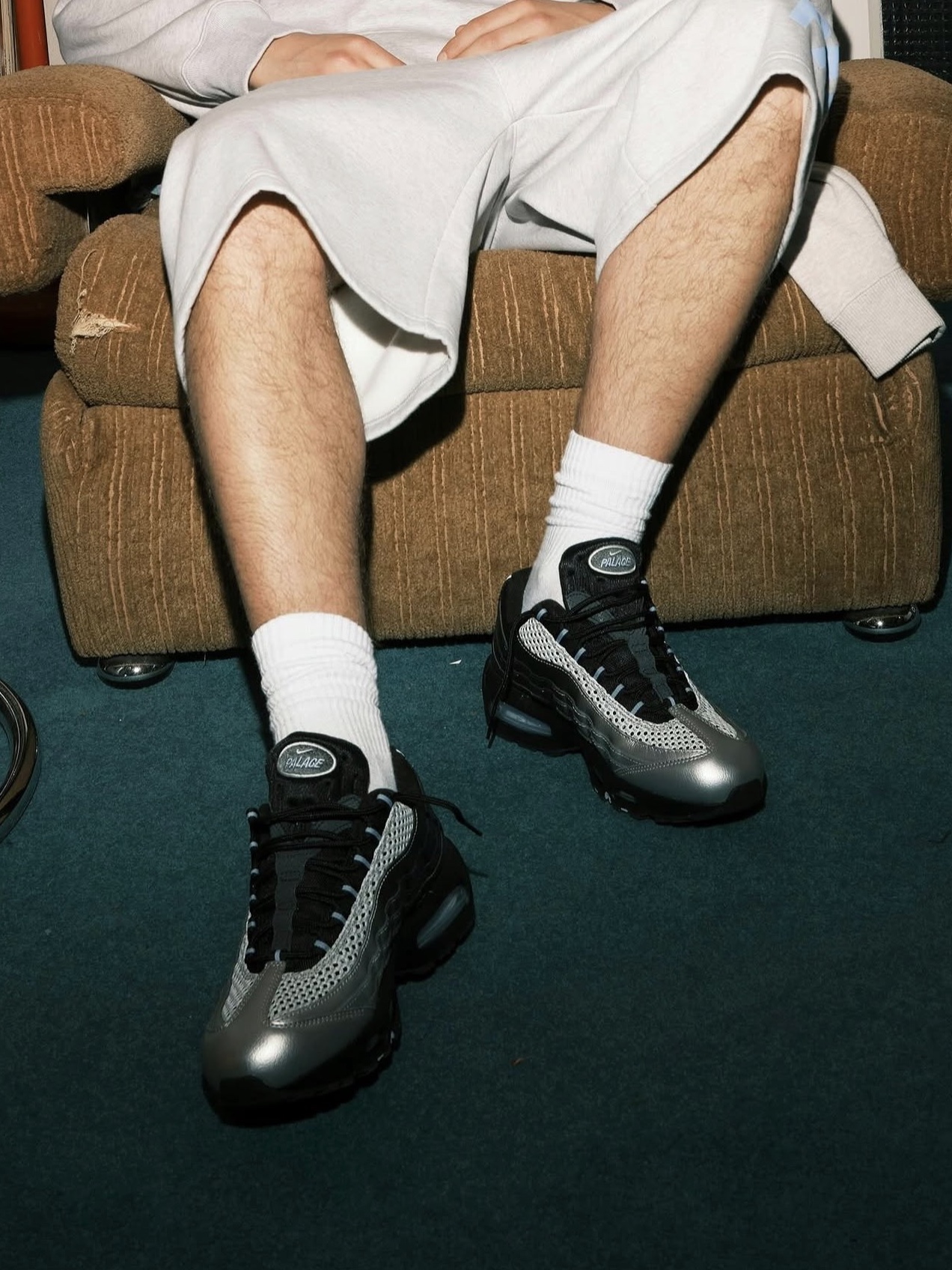 Nike x Palace Air Max 95 Metallic Silver Aluminum 착용 스타일 - 6