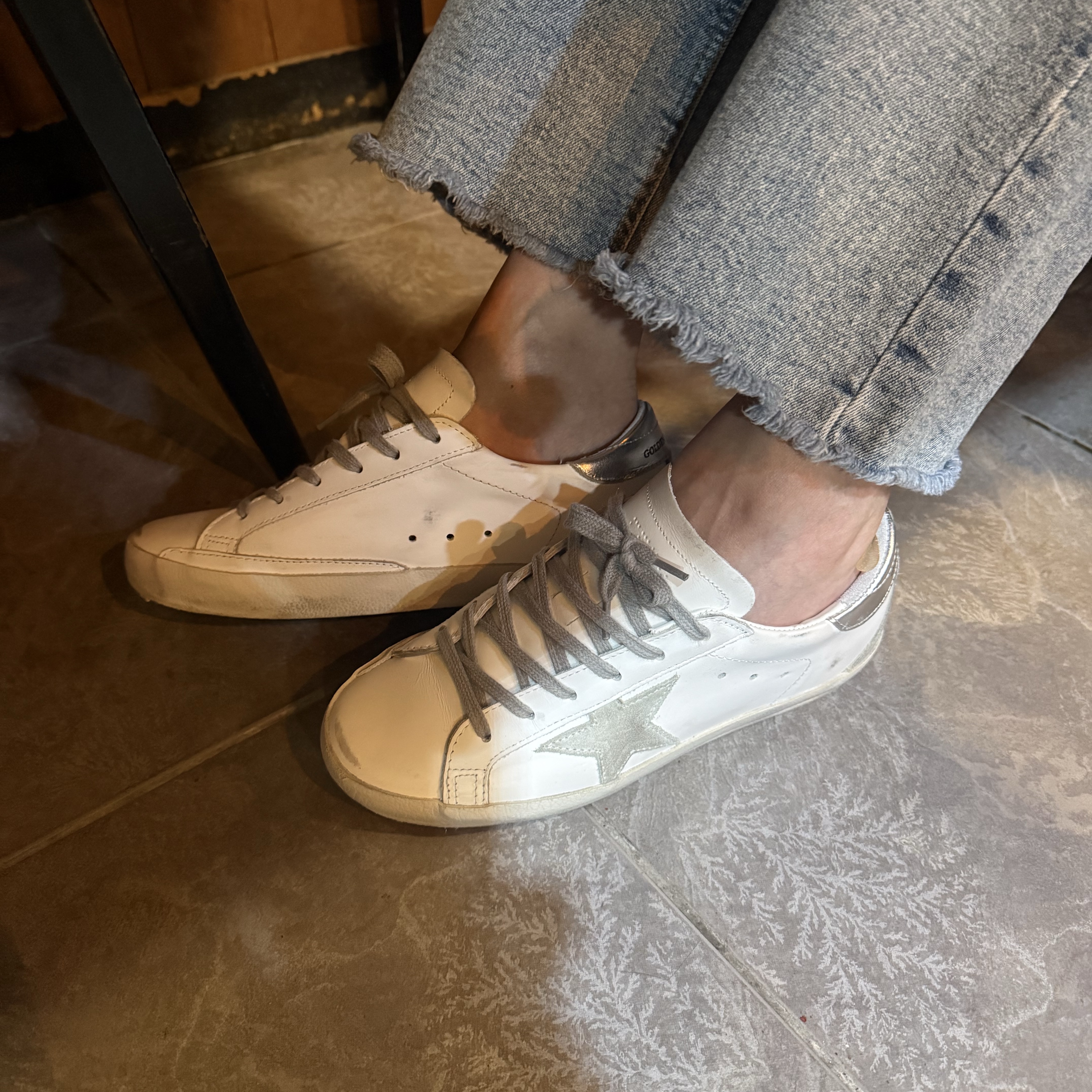 (W) Golden Goose Superstar White Silver Heel Tab Sneakers 착용 스타일