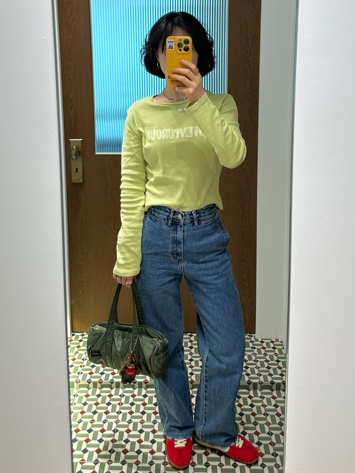 Nike x Jacquemus Moon Shoe SP University Red and Bicycle Yellow, Porter Tanker Duffle Bag S Sage Green 착용 스타일 - 2