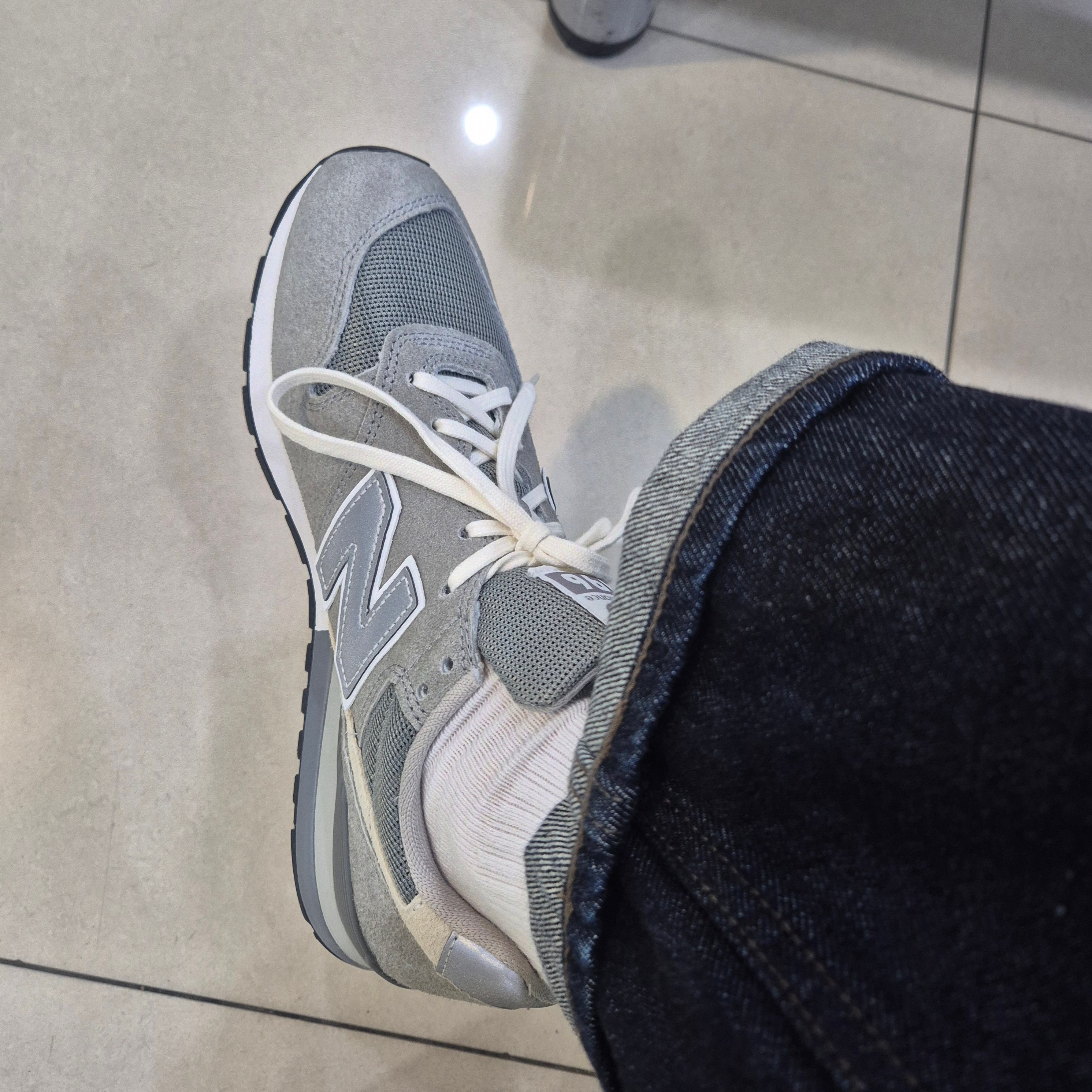 New Balance 996 Grey 착용 스타일 - 2