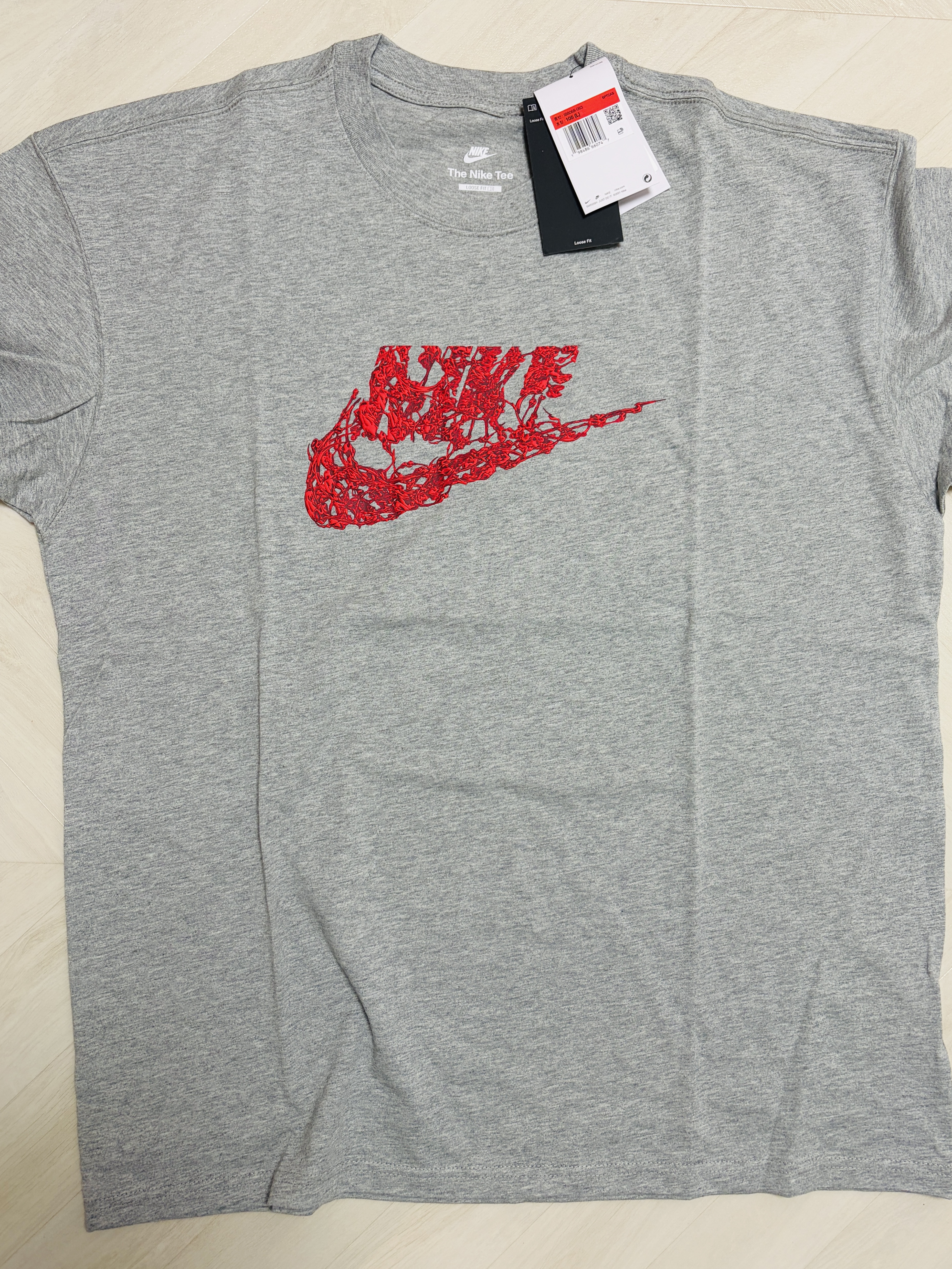 Nike x Stranger Things NSW VECNA Short Sleeve T-Shirt Dark Grey Heather (IB8068-063) 착용 스타일