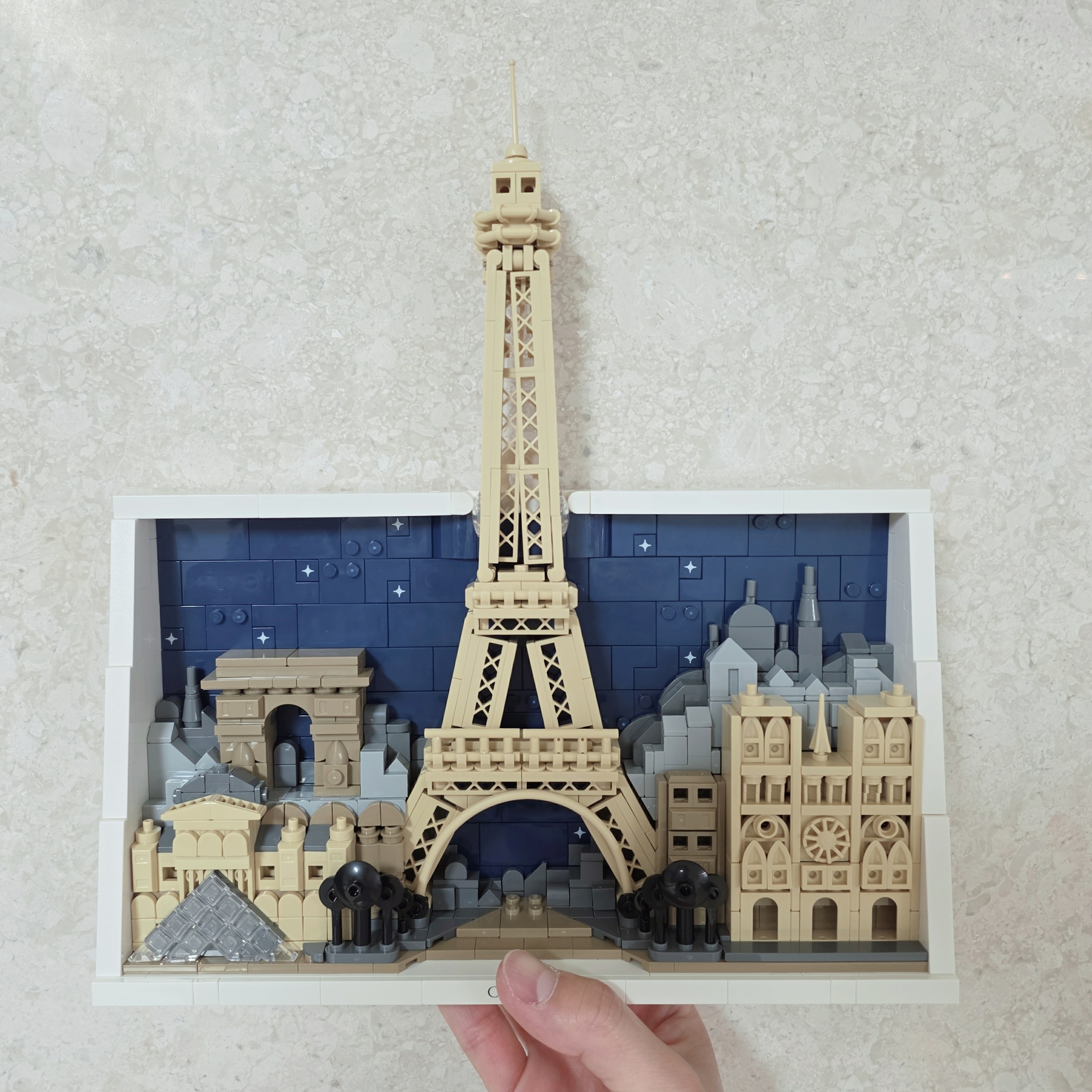 Lego Architecture Paris – City of Love 착용 스타일 - 1