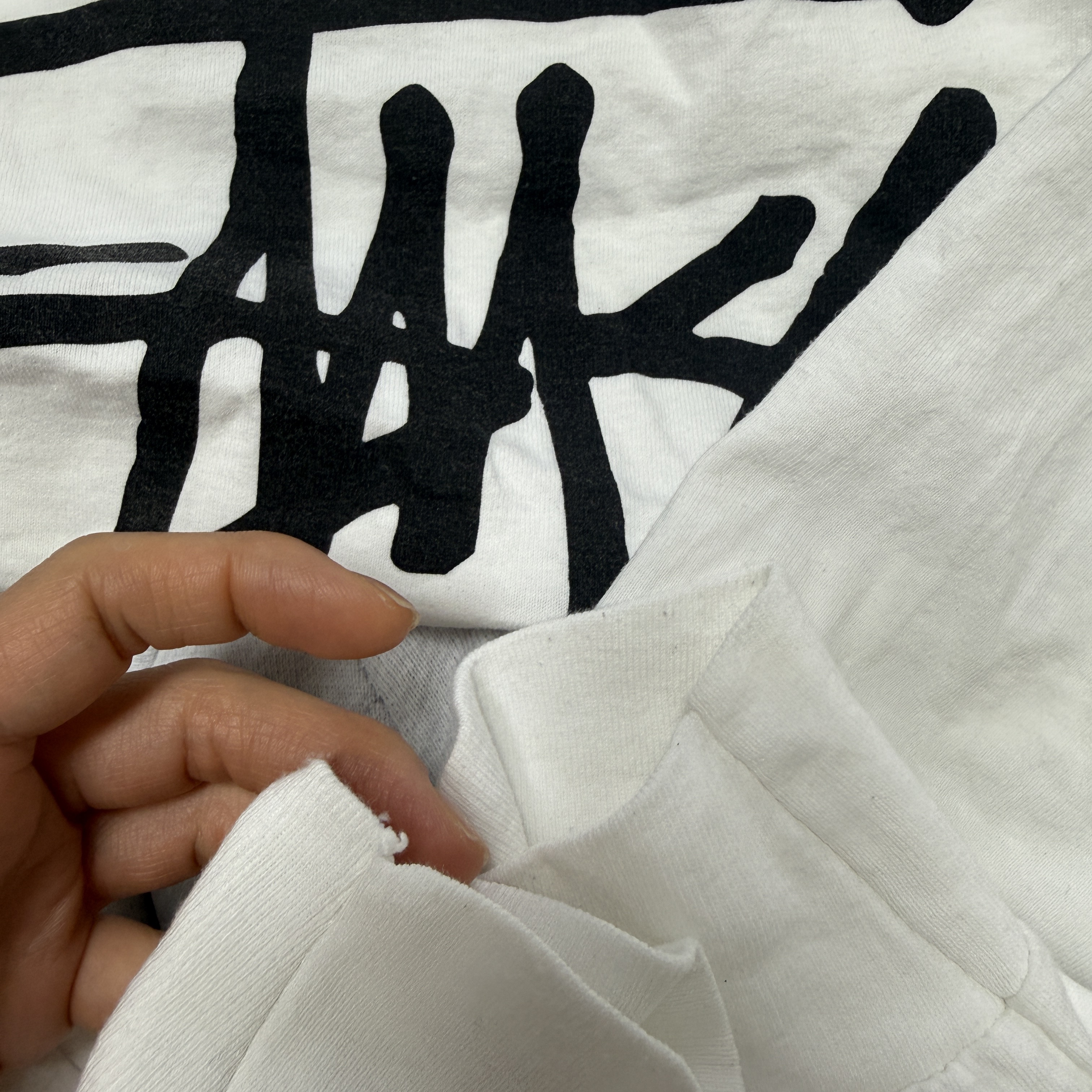 Stussy Basic Stussy LS T-Shirt White 착용 스타일 - 1