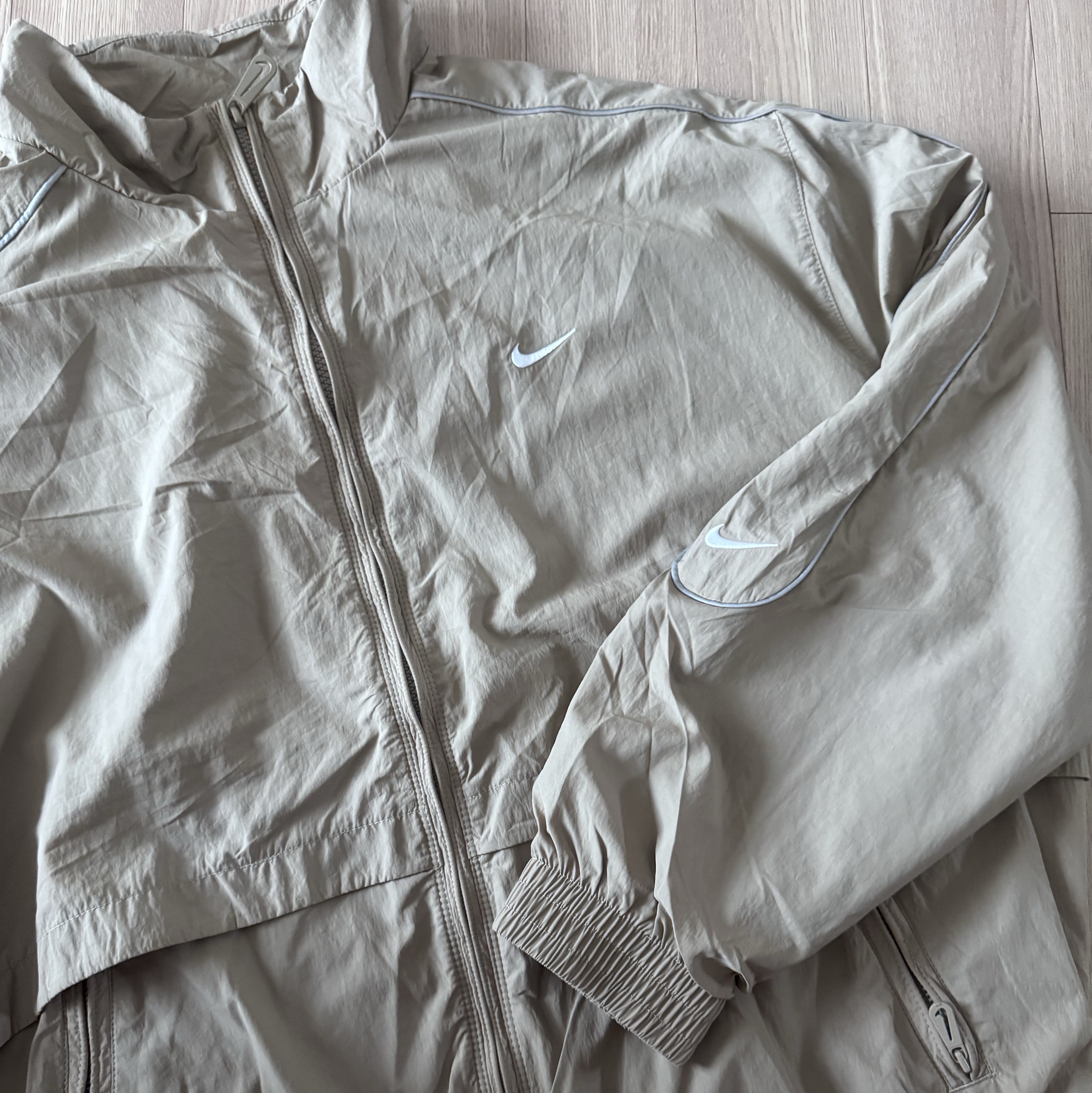Nike NSW Solo Swoosh Woven Track Jacket Khaki White - Asia 착용 스타일
