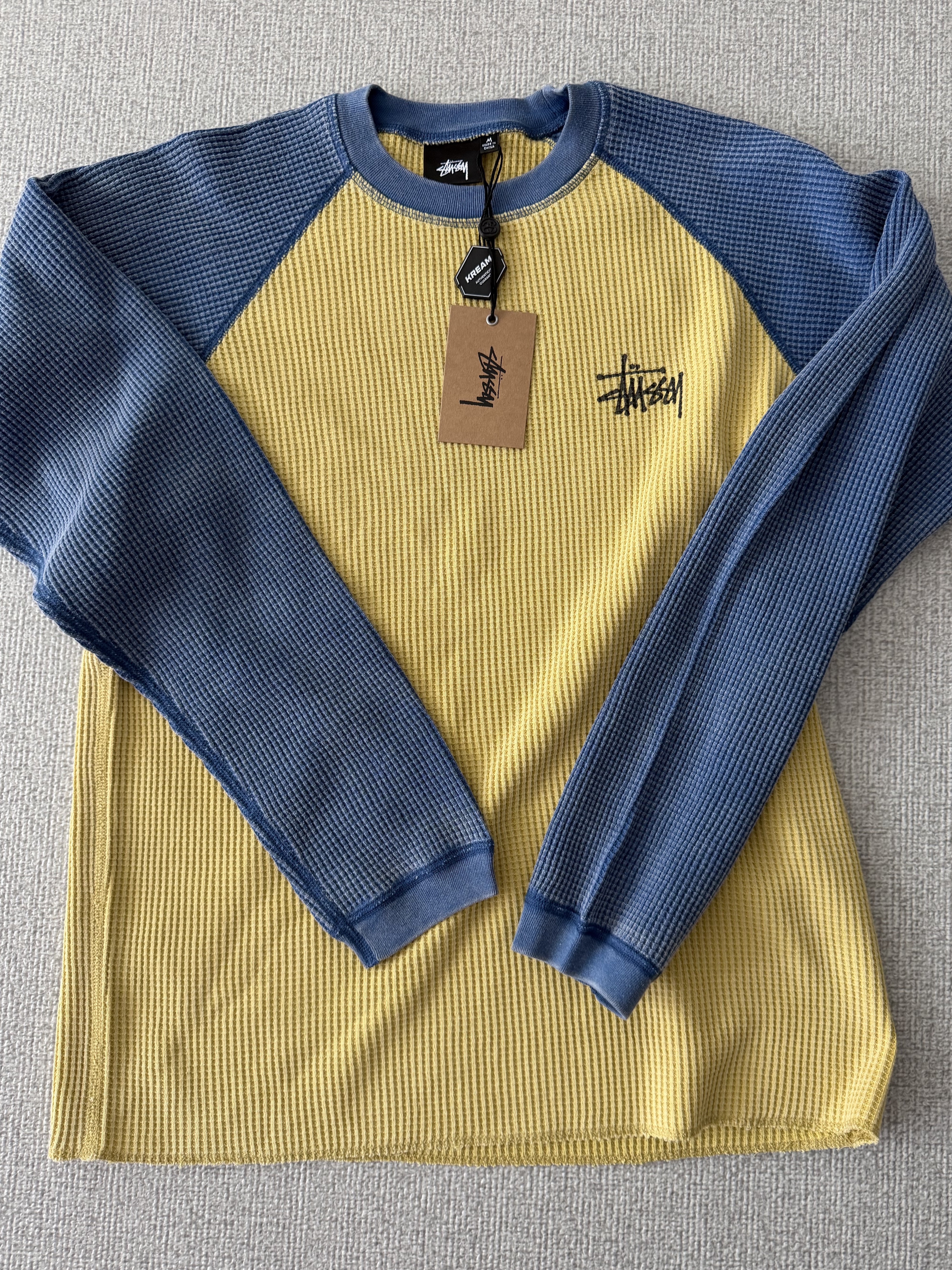 Stussy Basic Stussy Thermal 2 Tone LS T-Shirt Yellow 착용 스타일