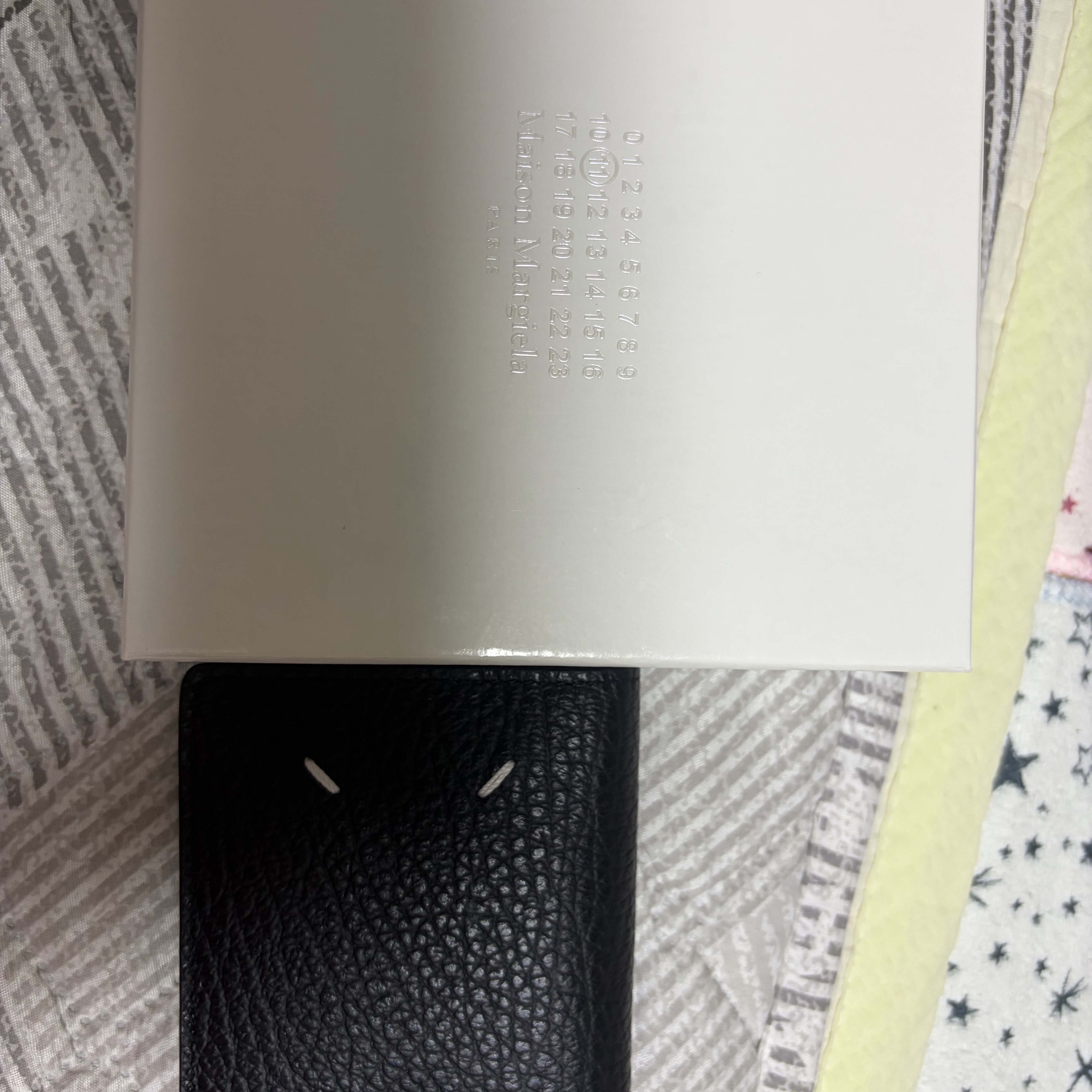Maison Margiela Keyring Wallet Black 착용 스타일