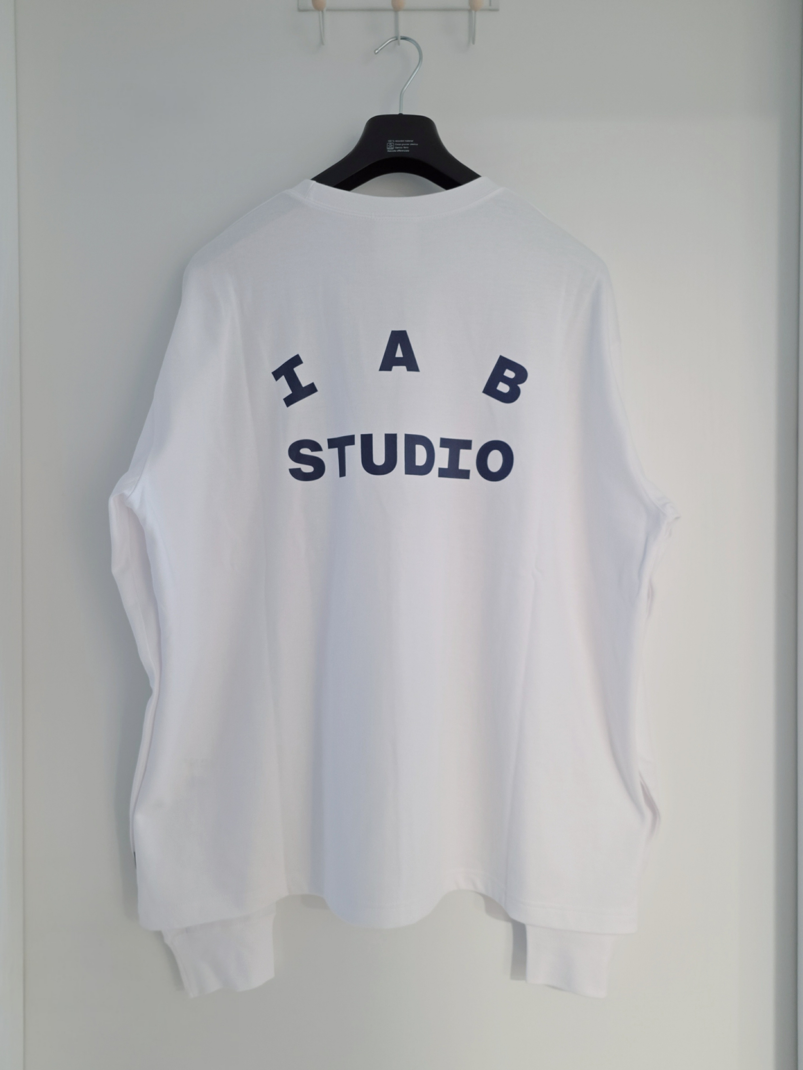 IAB Studio IAB Long Sleeve White 착용 스타일 - 1