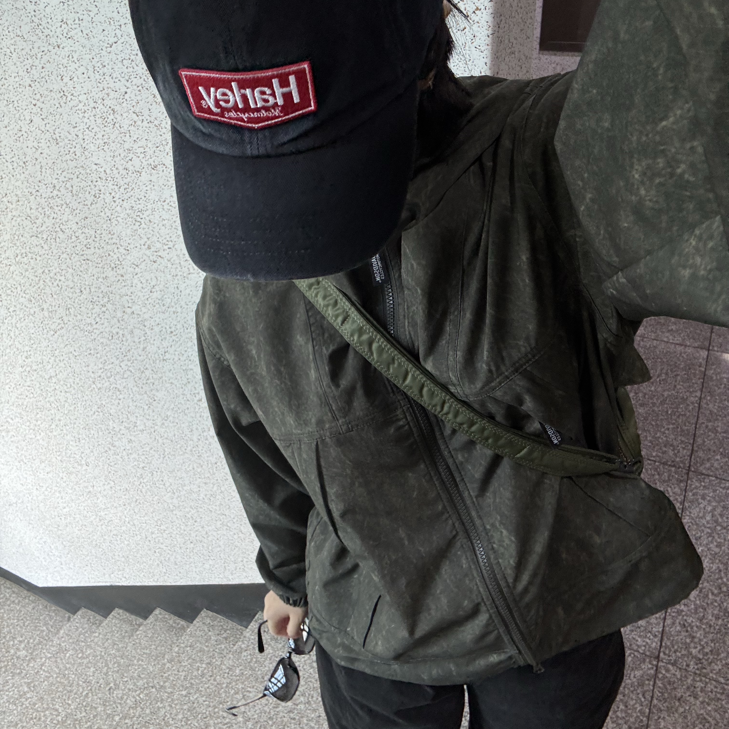 Porter Tanker Shoulder Bag Sage Green 착용 스타일 - 1