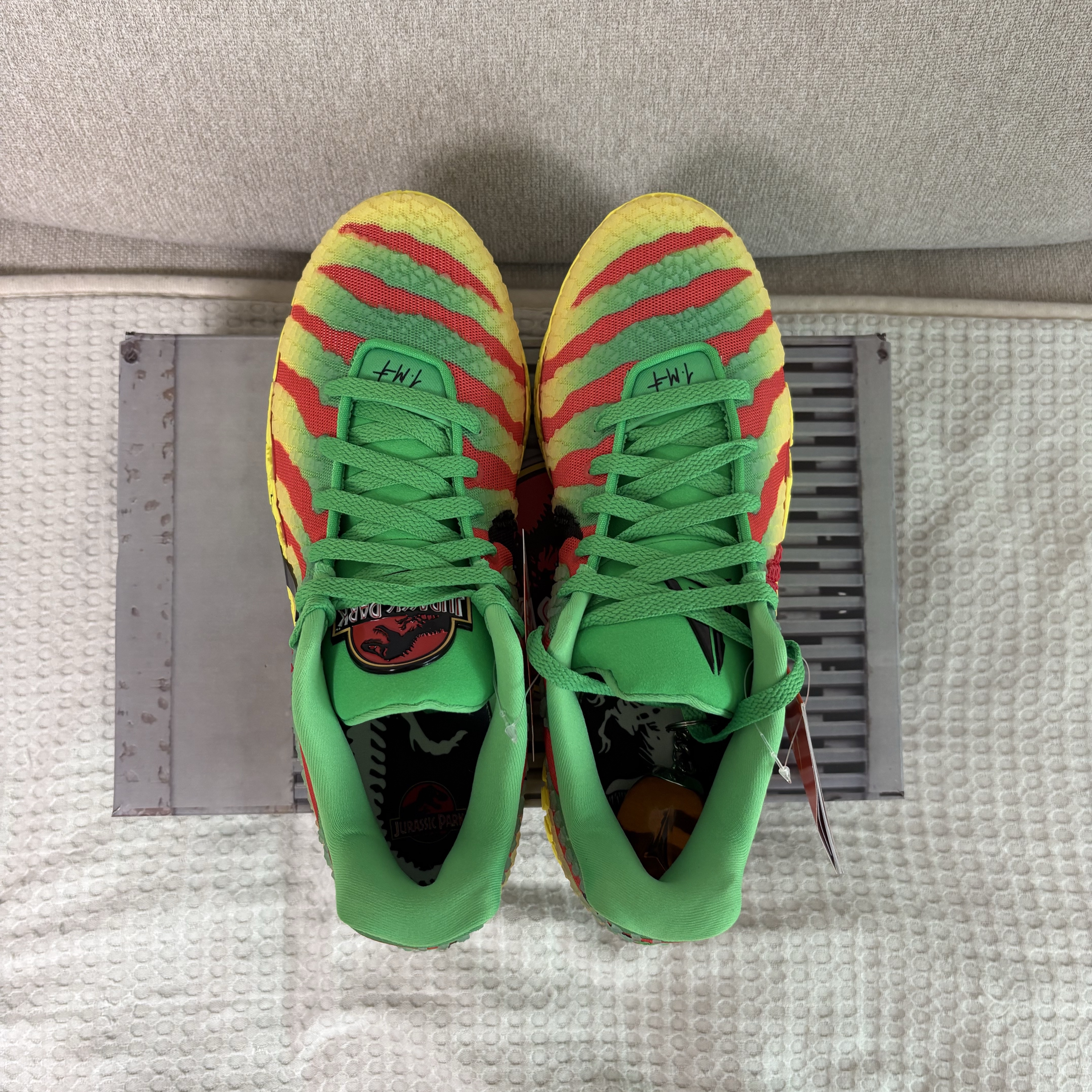 Nike x Jurassic Park Ja 3 EP  Green Spark University Red 착용 스타일 - 5