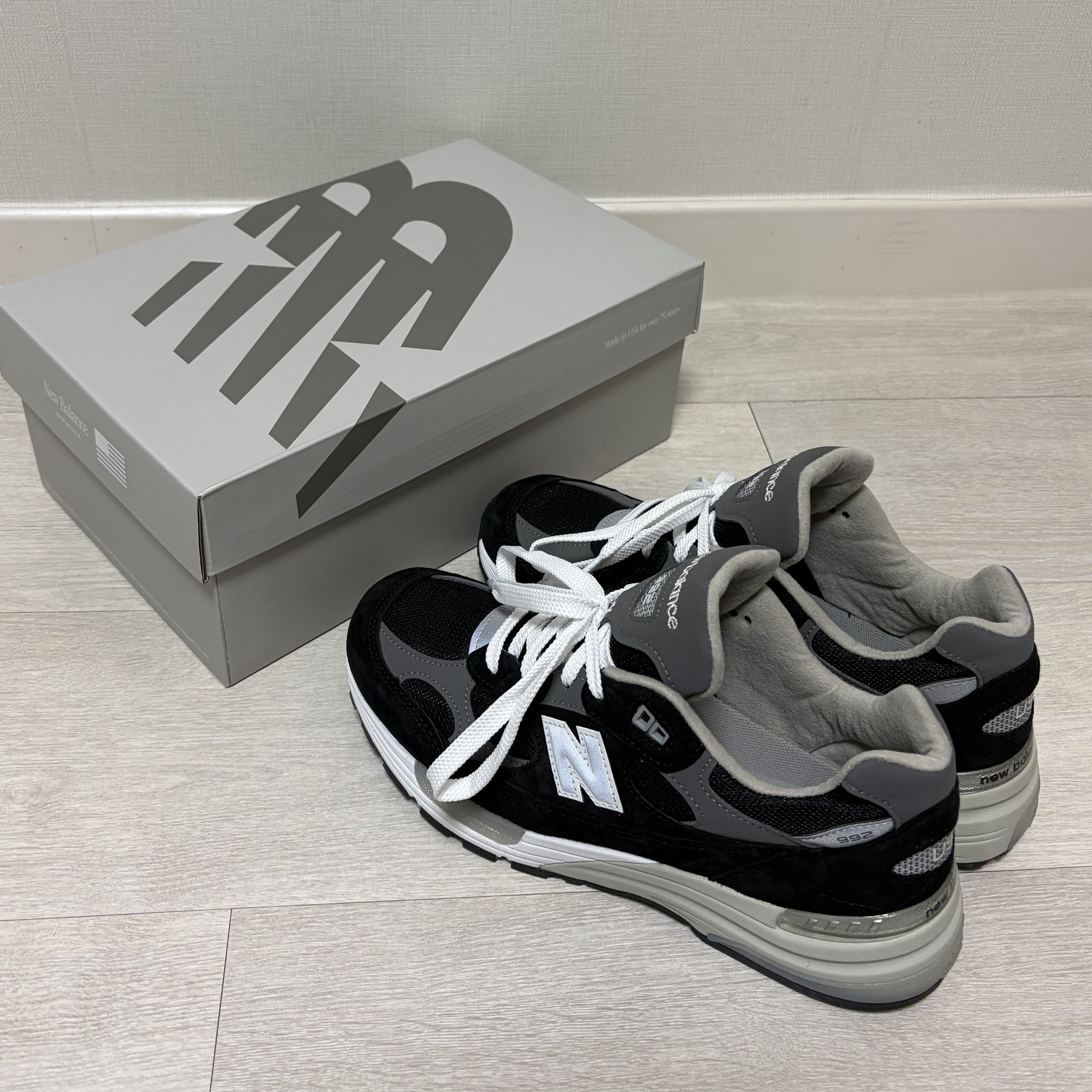 New Balance 992 Made in USA Core Black Grey 착용 스타일