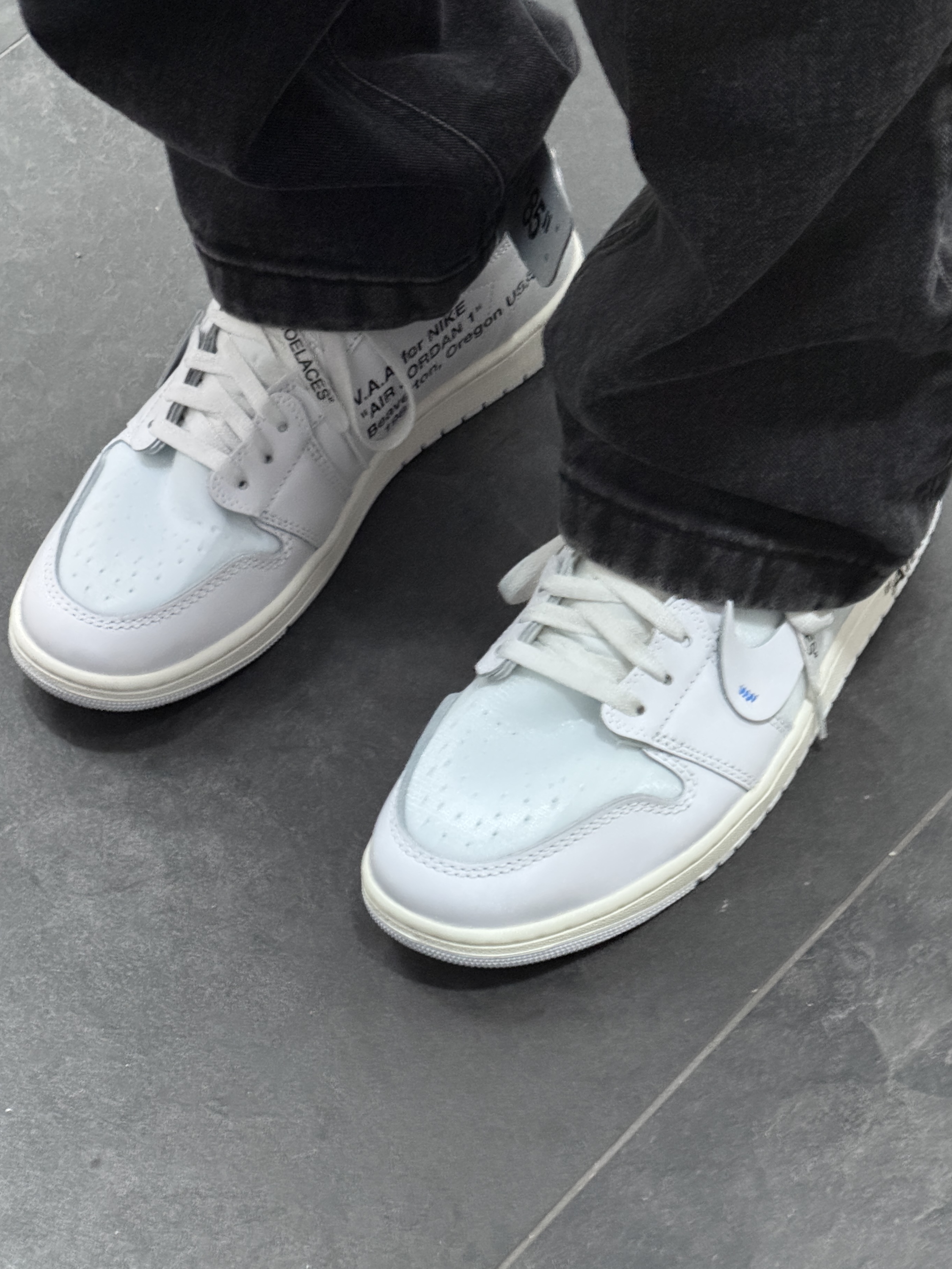 Jordan 1 x Virgil Abloh Archive Retro High Alaska White 착용 스타일 - 1