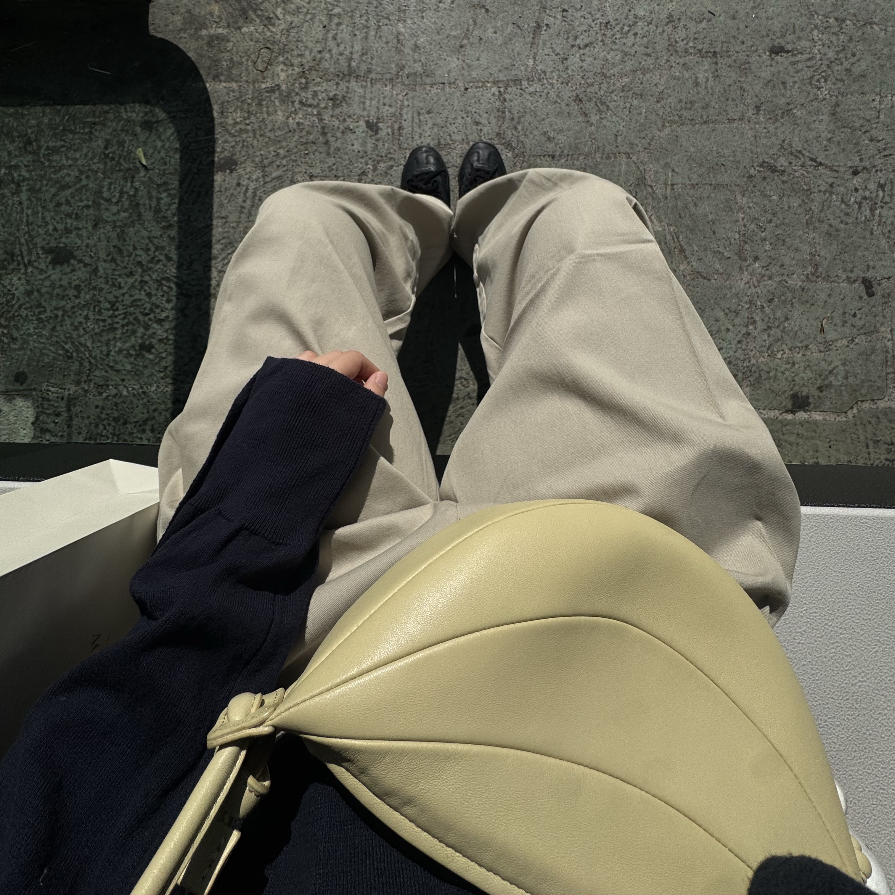 Adidas Adicolor Classics Firebird Track Top Black - KR Sizing, Prada Re-Edition 2000 Re-Nylon Mini Shoulder Bag Black 착용 스타일 - 1