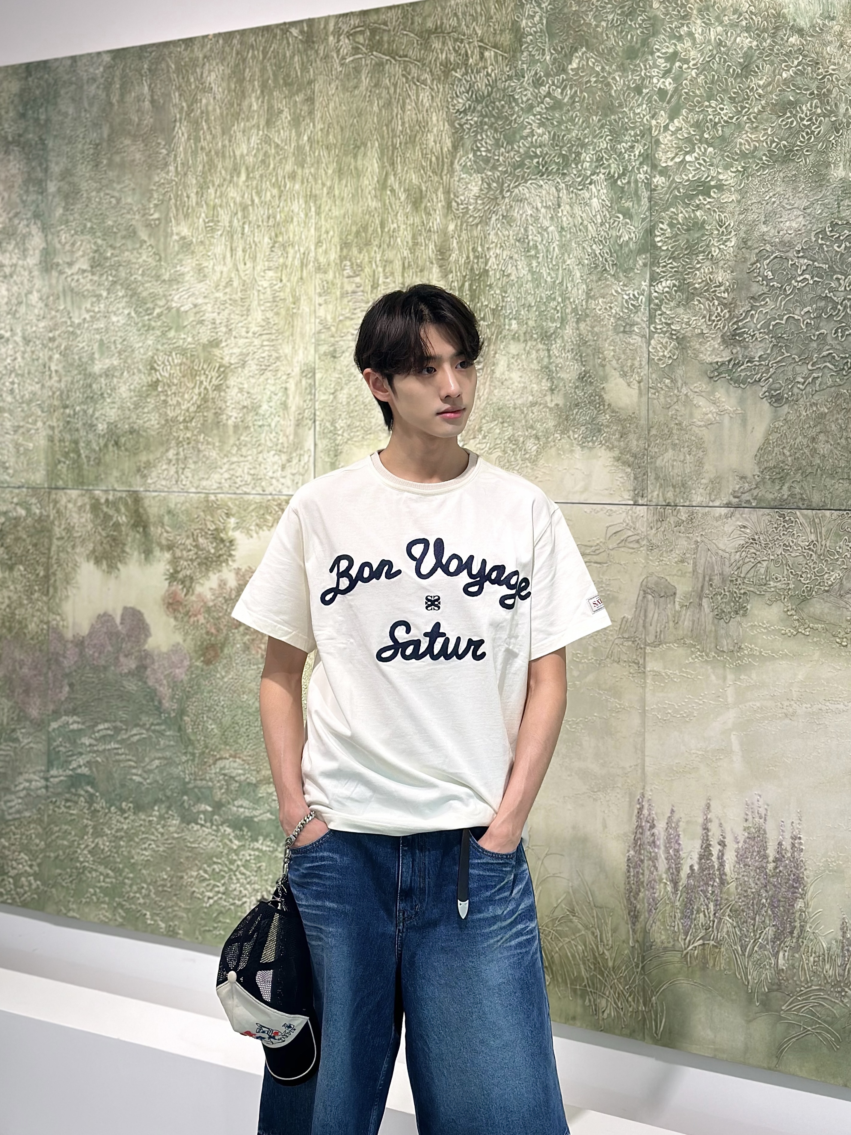 SATUR Logo Voyage T-Shirt Resort Ivory, Converse Chuck 70 Hi Black 착용 스타일 - 3