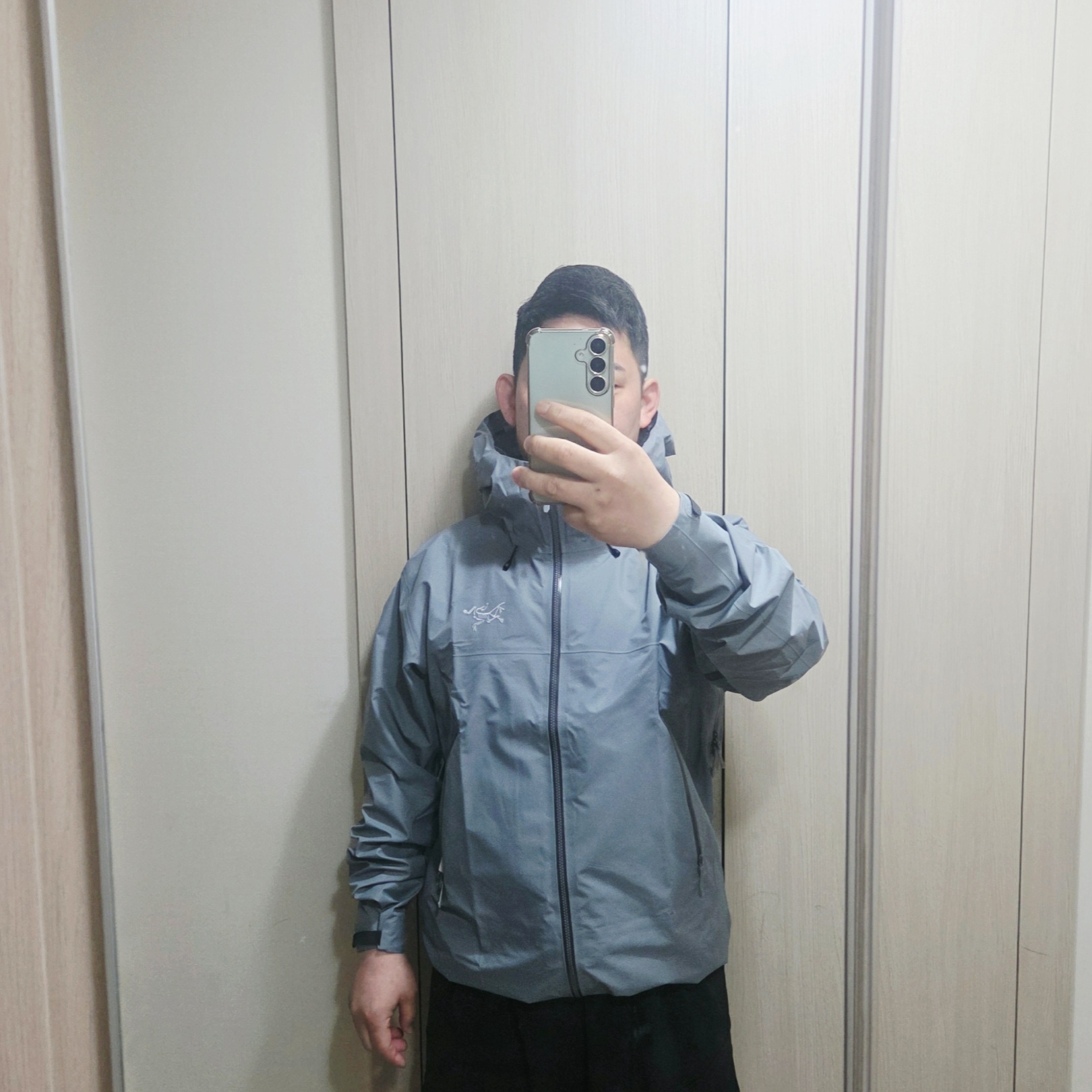 Arc'teryx Beta SL Jacket Void 착용 스타일 - 2