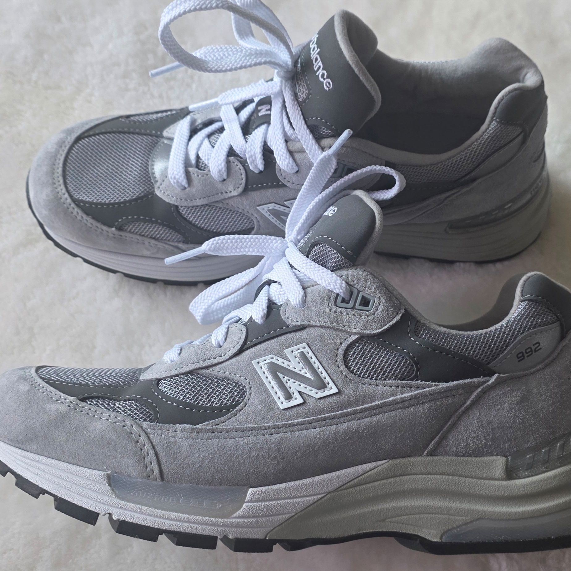 New Balance 992 Made in USA Core Grey Silver Metallic 착용 스타일