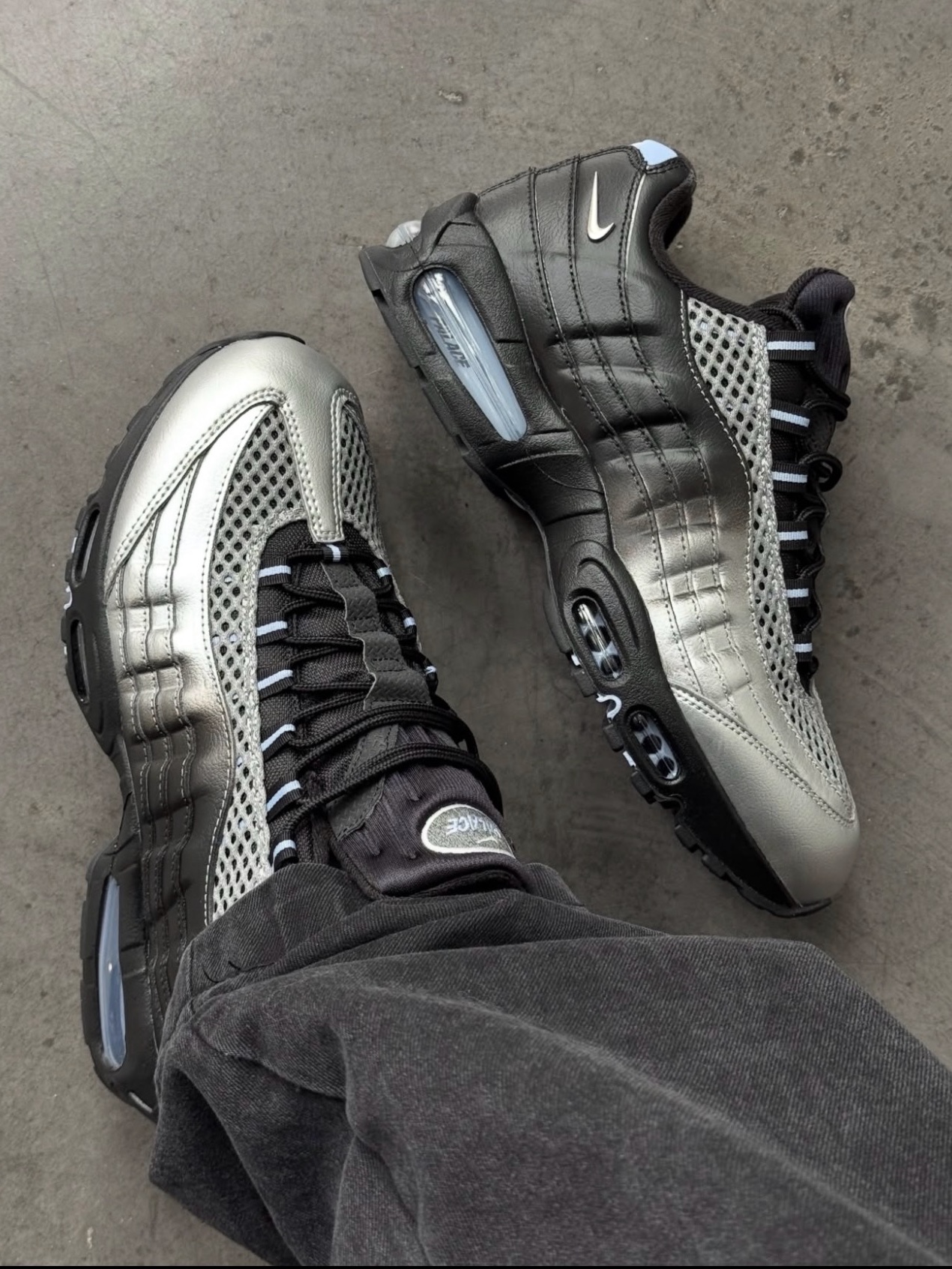 Nike x Palace Air Max 95 Metallic Silver Aluminum 착용 스타일 - 2