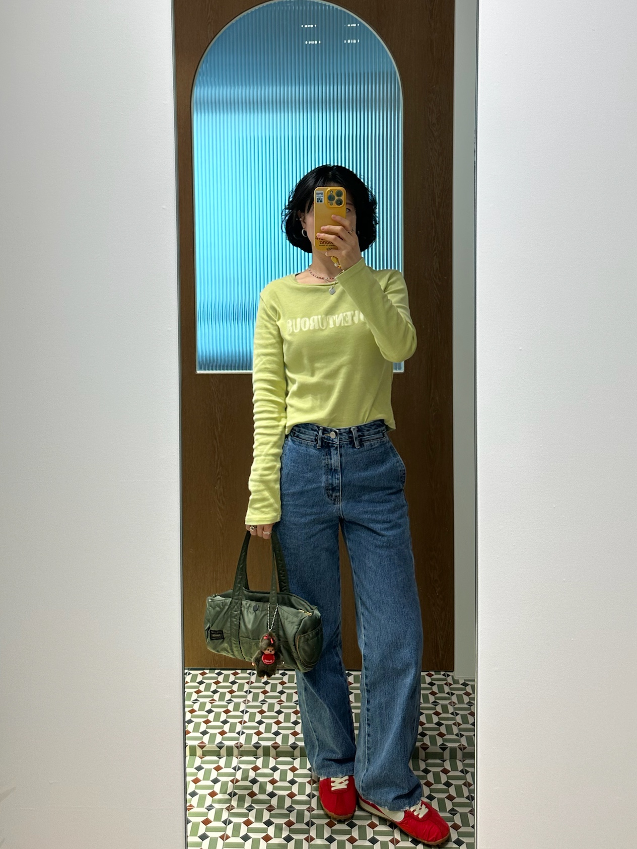 Nike x Jacquemus Moon Shoe SP University Red and Bicycle Yellow, Porter Tanker Duffle Bag S Sage Green 착용 스타일 - 1