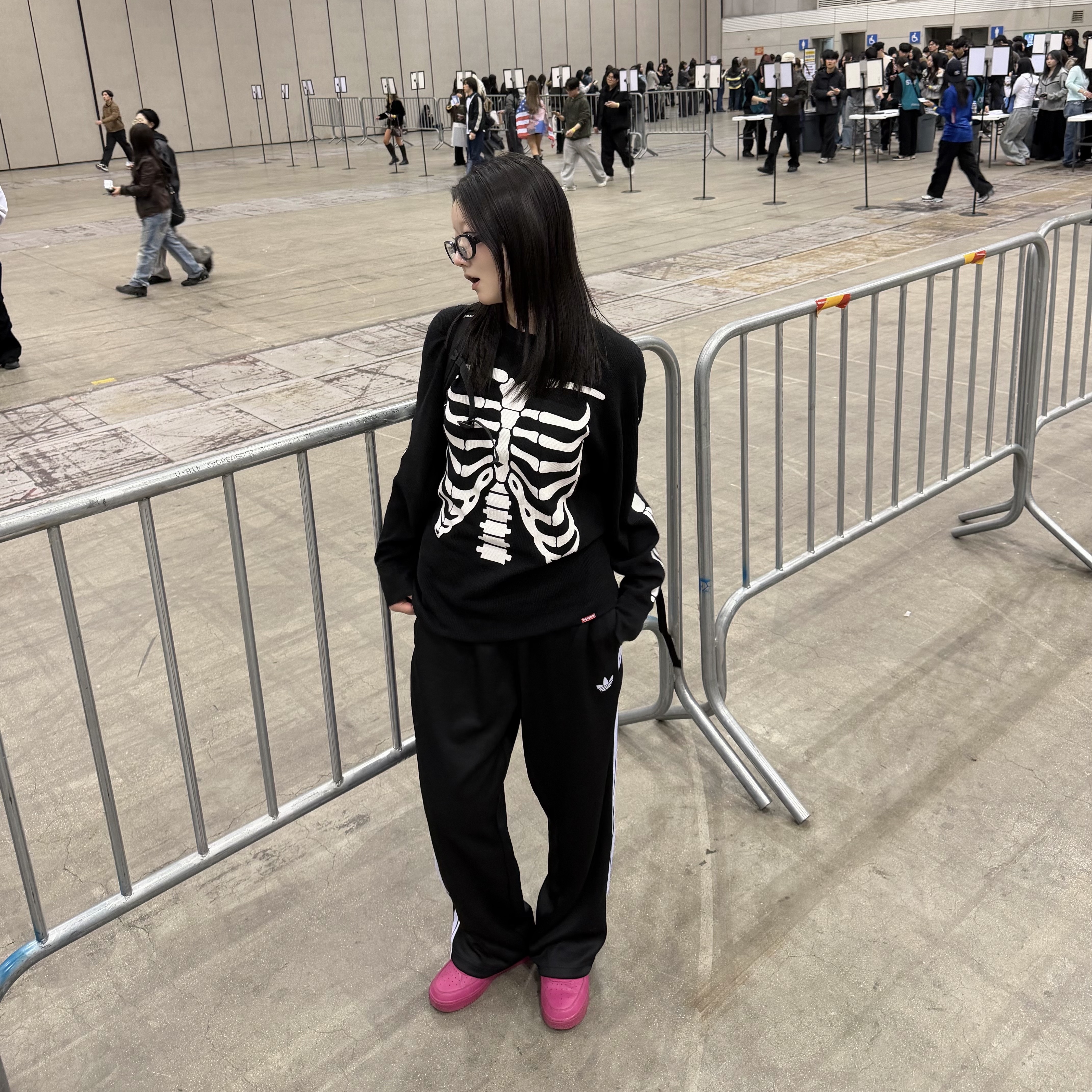 Supreme Hanes Bones Thermal Crew Black (1 Pack), (W) Nike Air Force 1 '07 Fireberry Fierce Pink 착용 스타일