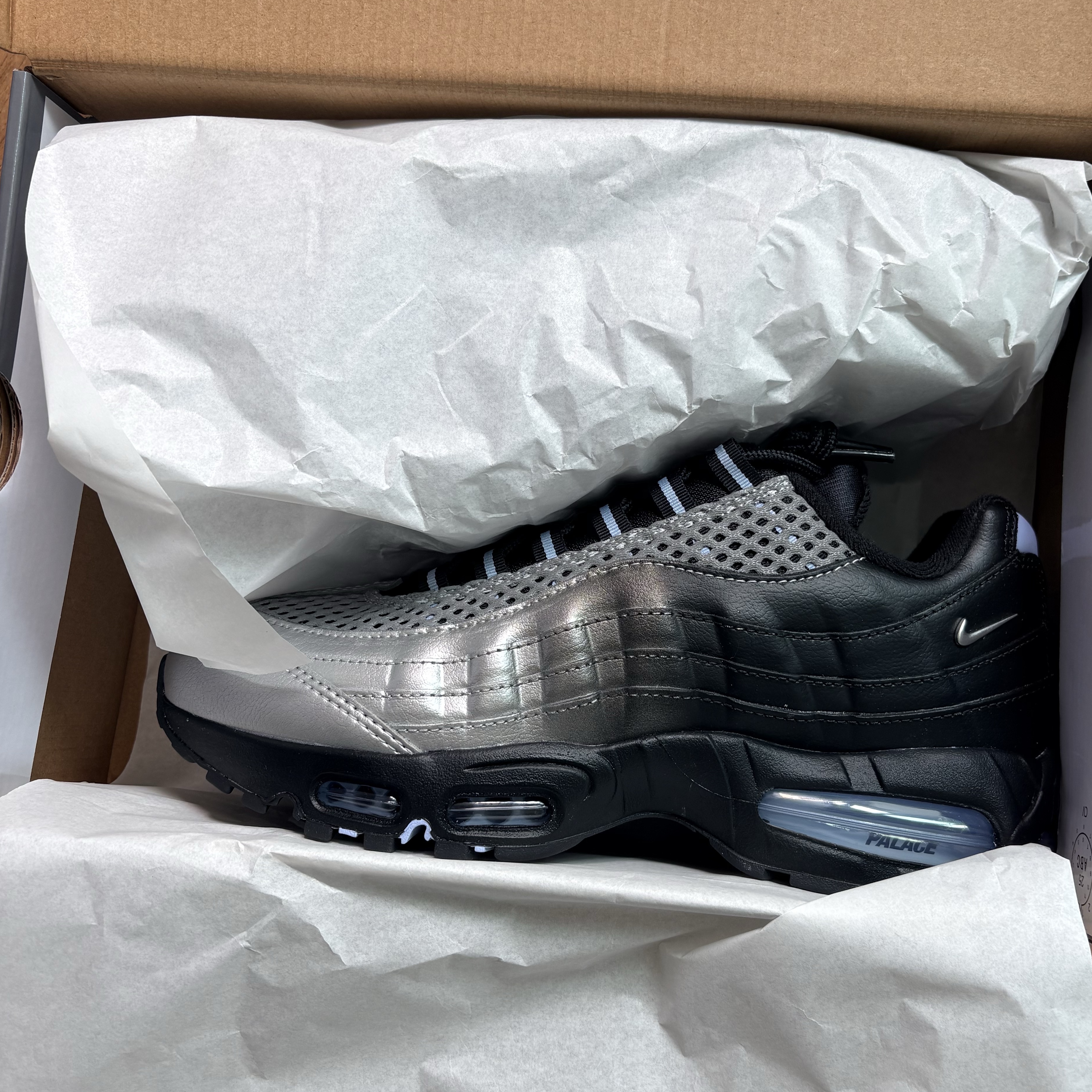 Nike x Palace Air Max 95 Metallic Silver Aluminum 착용 스타일