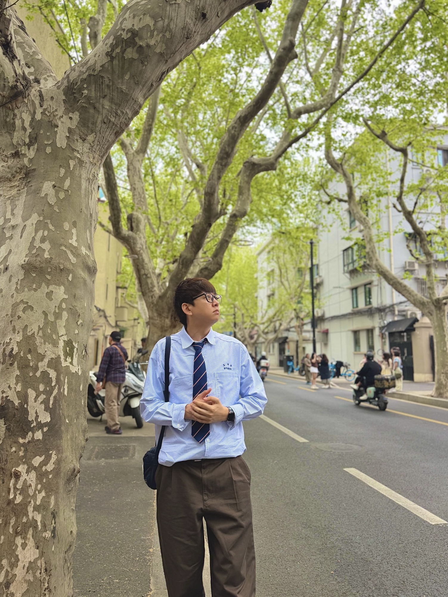 IAB Studio Worksout 20th Anniversary Work Shirt Blue Stripe, Uniqlo x JW Anderson Silk Tie Navy 착용 스타일 - 2