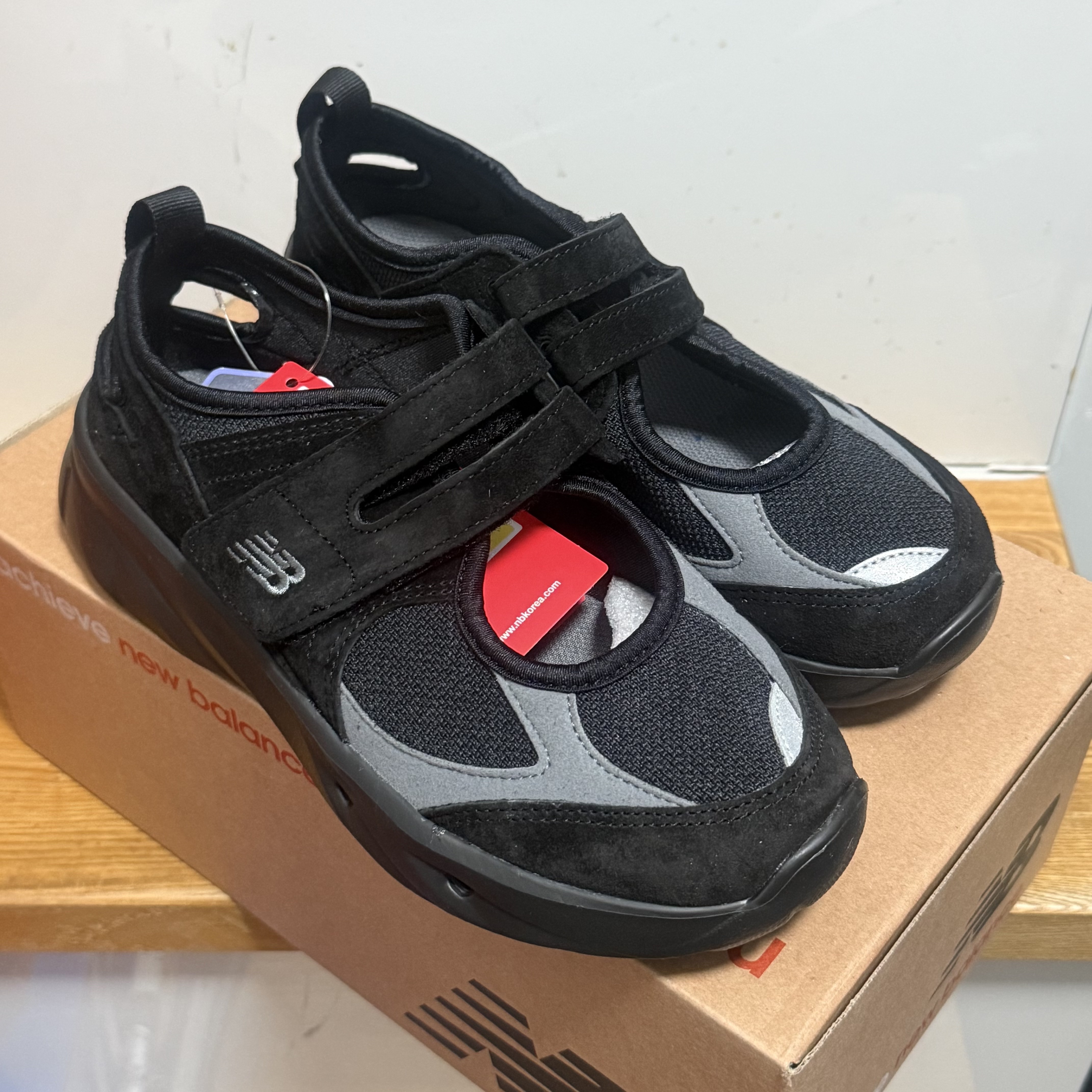 (W) New Balance Breeze SD2203 Black 착용 스타일