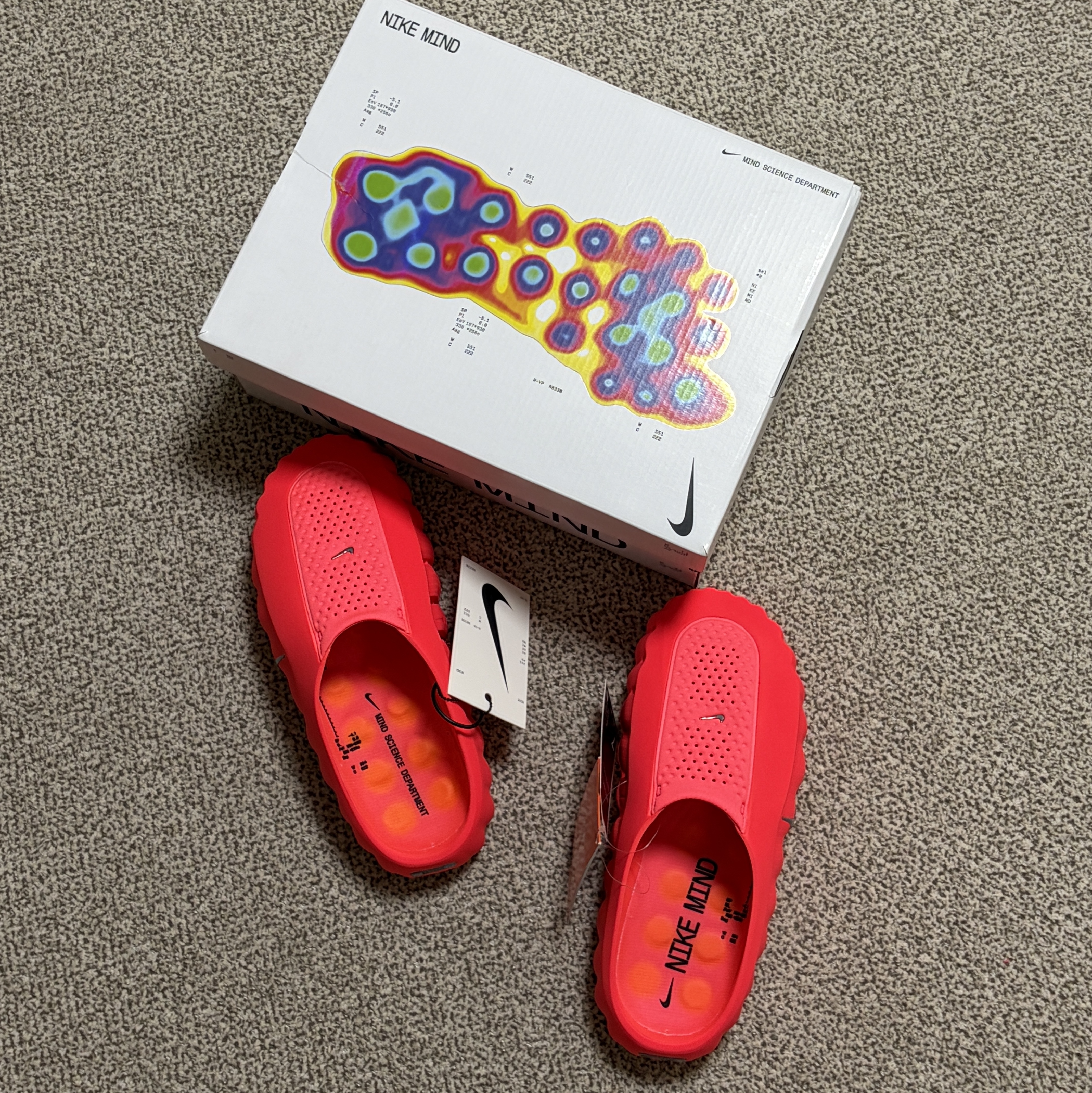 Nike Mind 001 Solar Red Chrome 착용 스타일