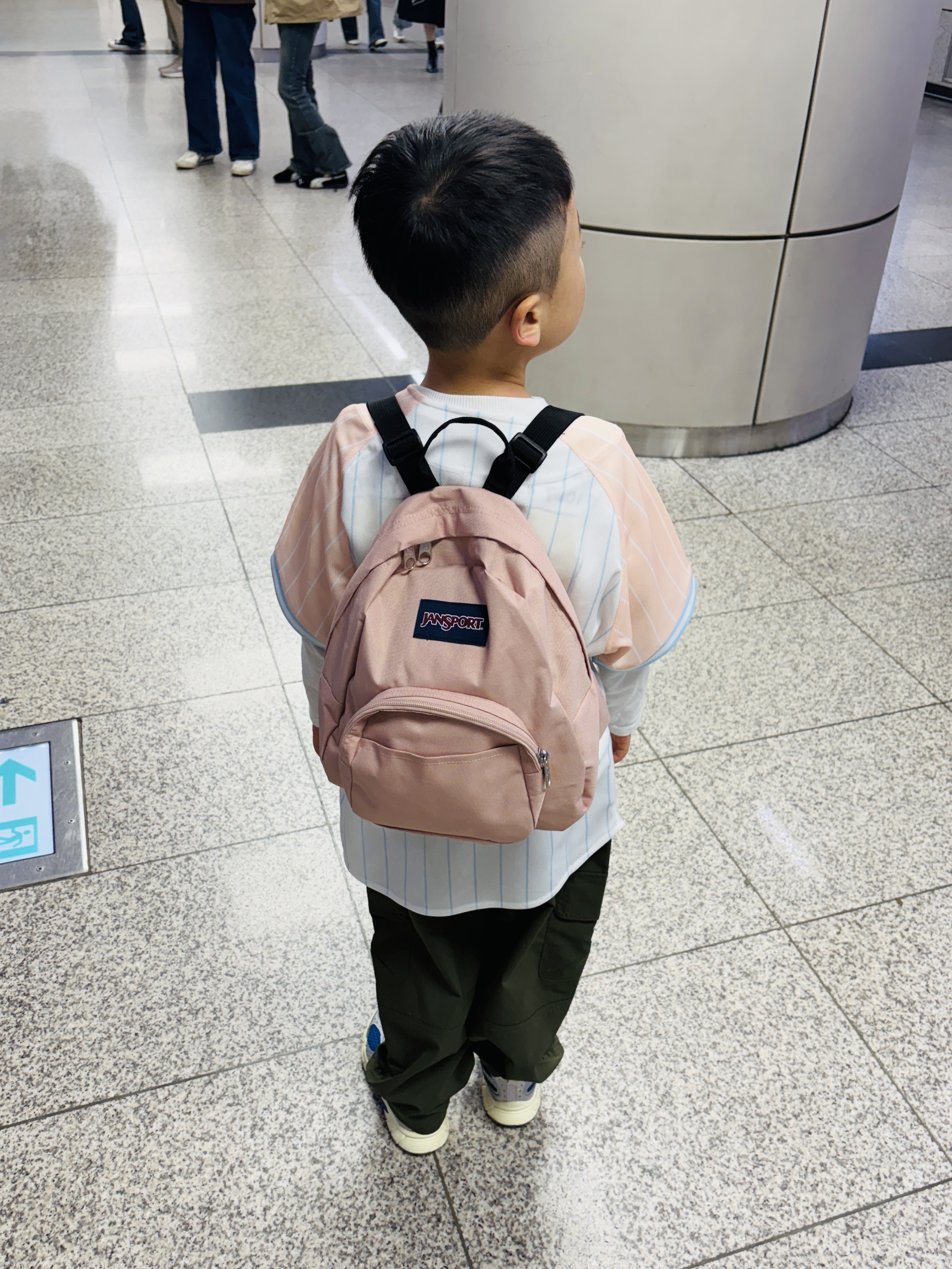 Jansport Half Pint Mini Backpack Misty Rose, Nike V5 RNR Blue Void Wolf Grey 착용 스타일
