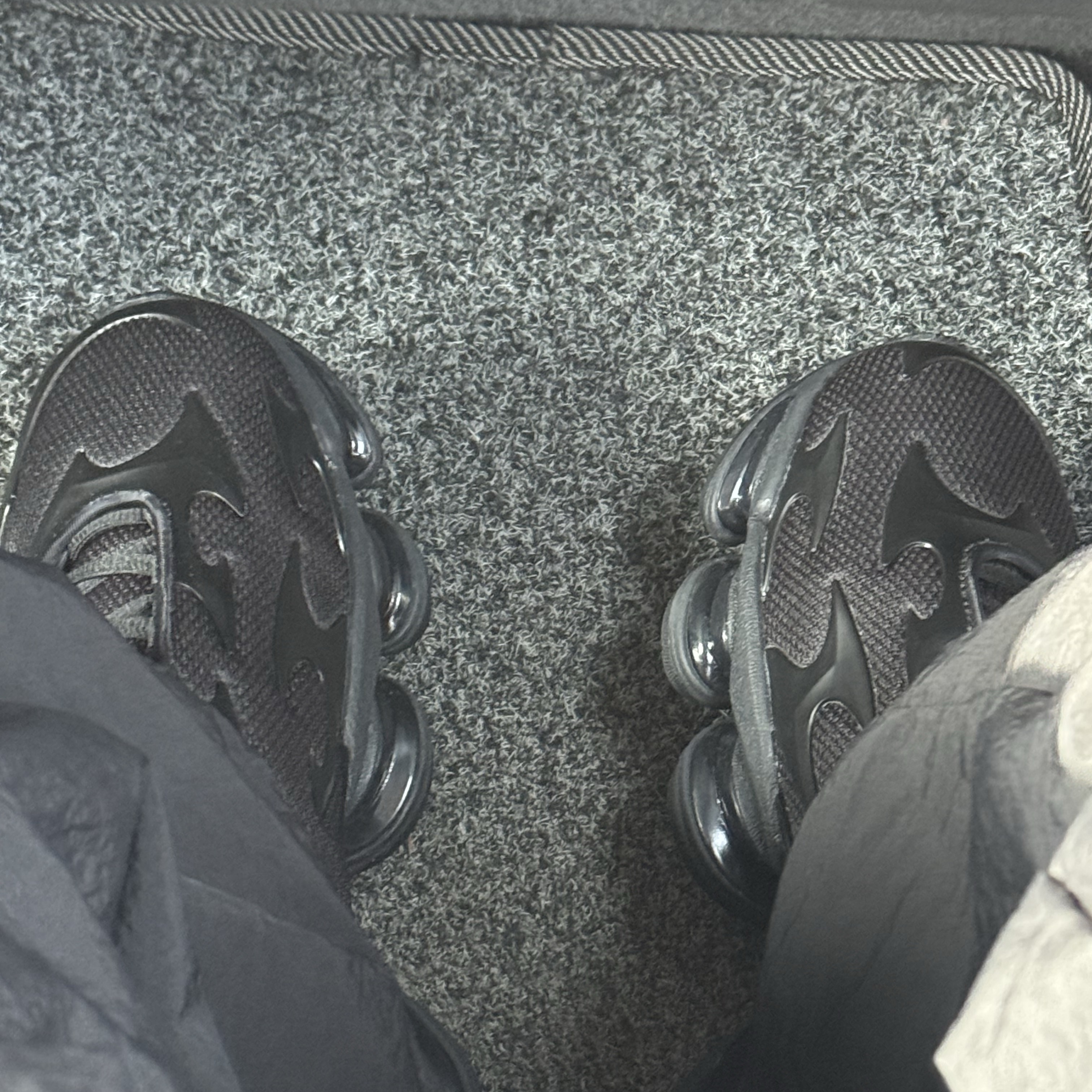 New Balance 2000 Abzorb Black Metallic 착용 스타일 - 4
