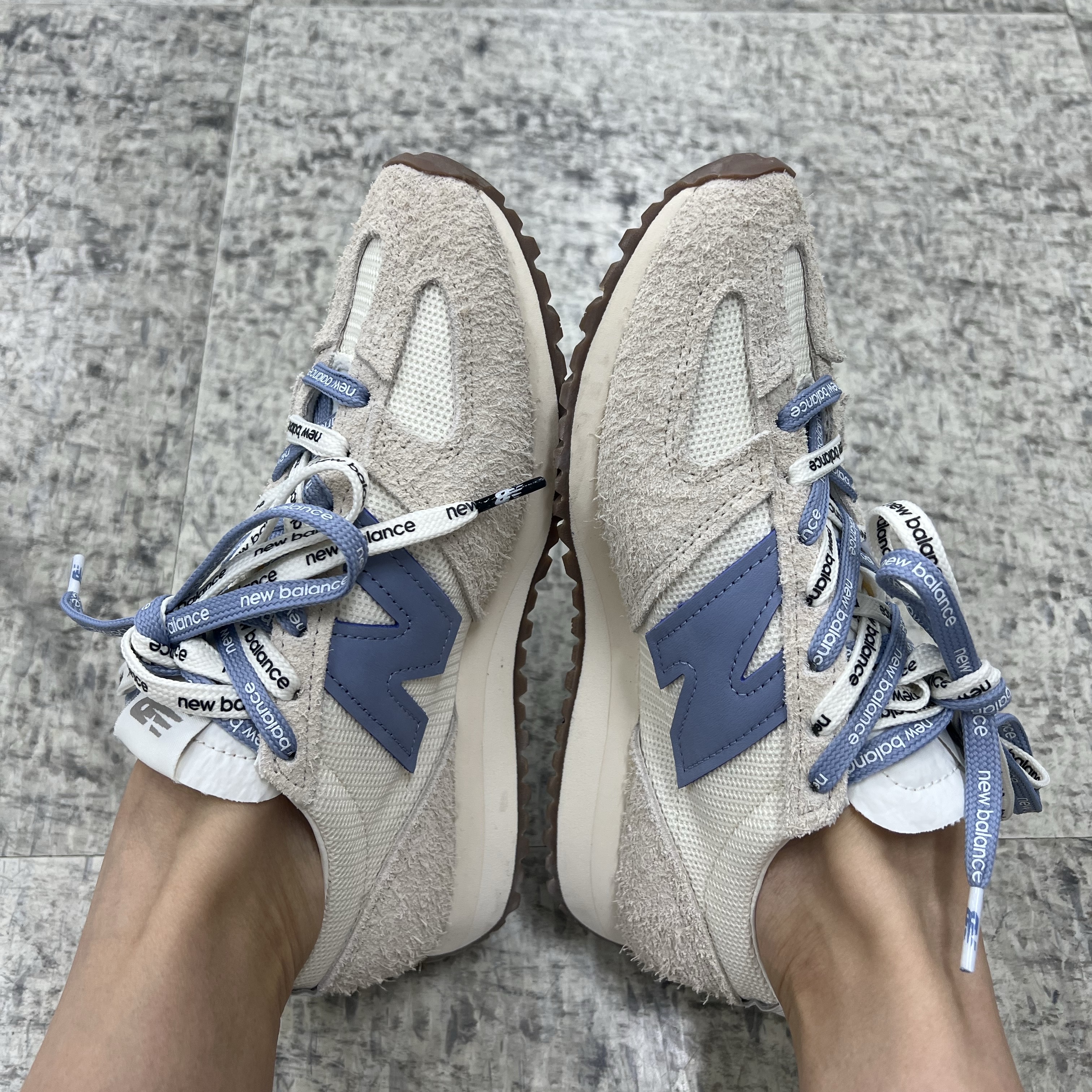 New Balance 471 Timberwolf Angora 착용 스타일 - 3