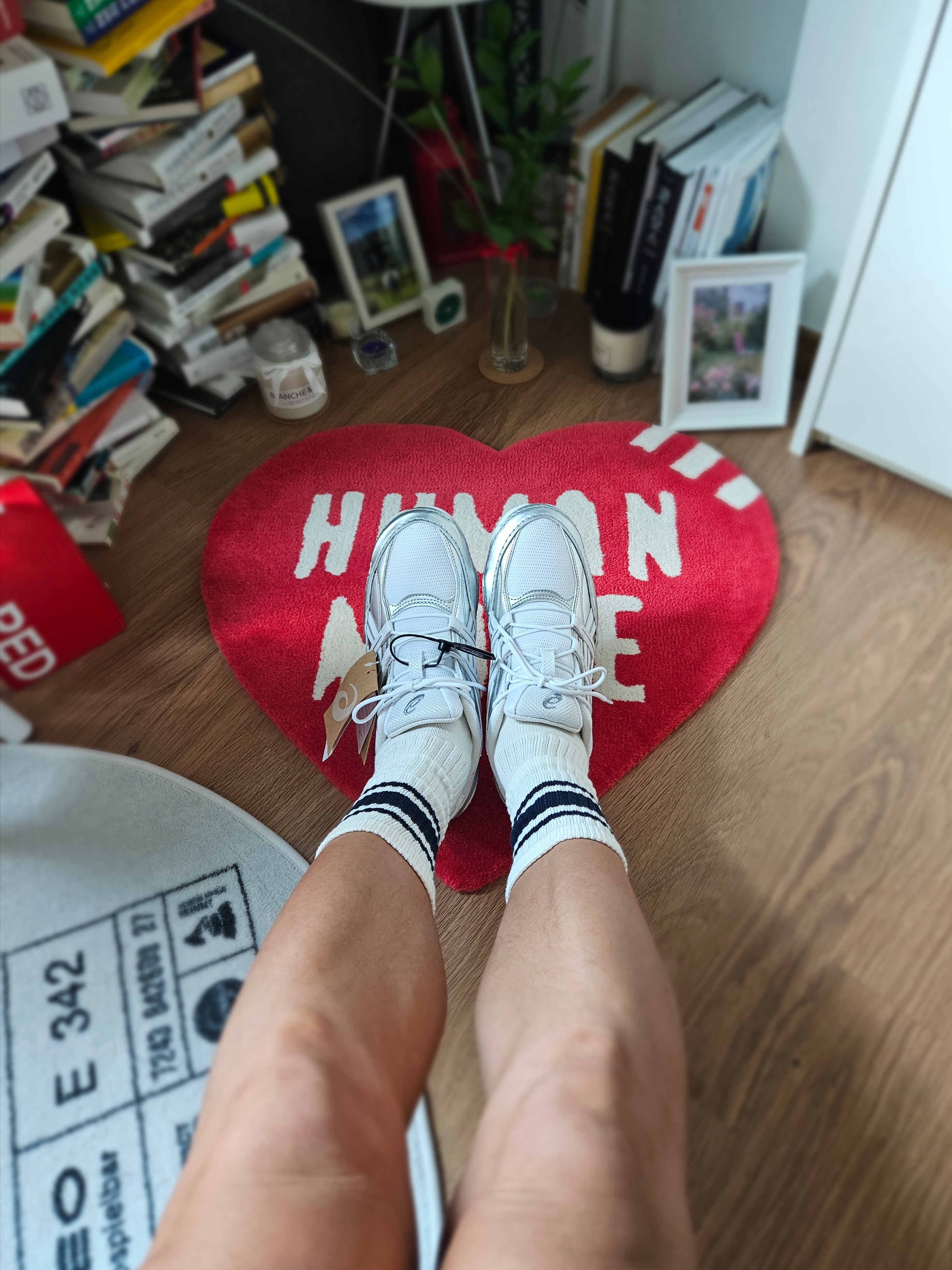 [KREAM 단독] runwhither 3inch Shorts Cream, Asics Hypersync White Pure Silver 착용 스타일 - 3