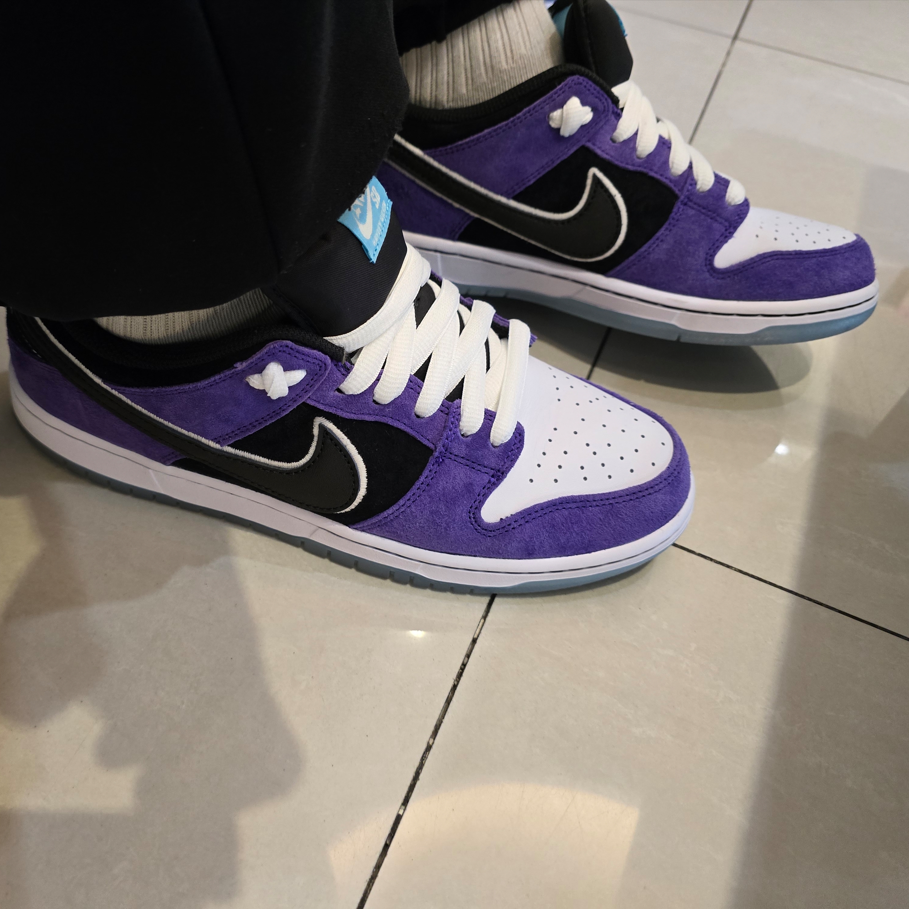 Nike x Hayley Wilson SB Dunk Low Pro Black and Court Purple 착용 스타일