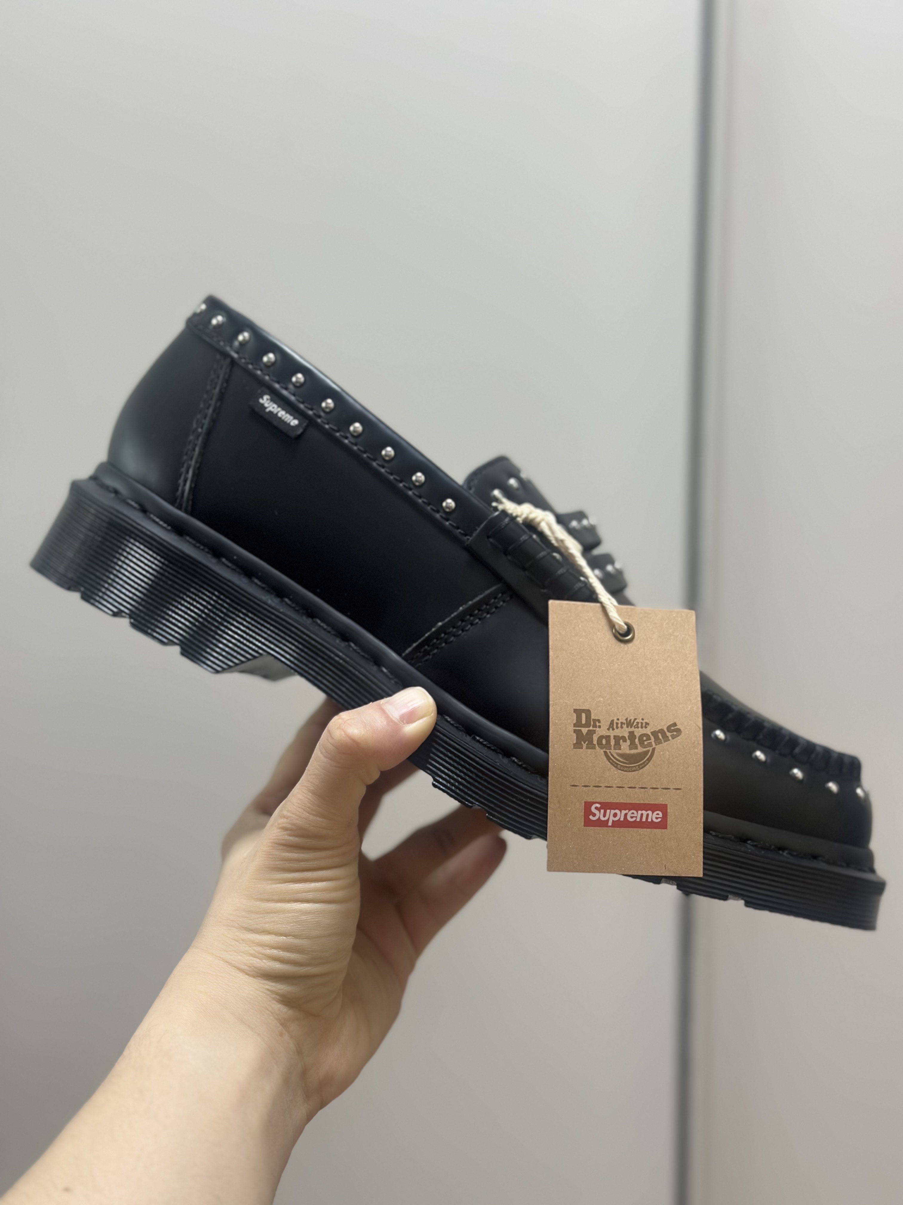 Dr. Martens x Supreme Studded Penton Loafers Black - 25SS 착용 스타일